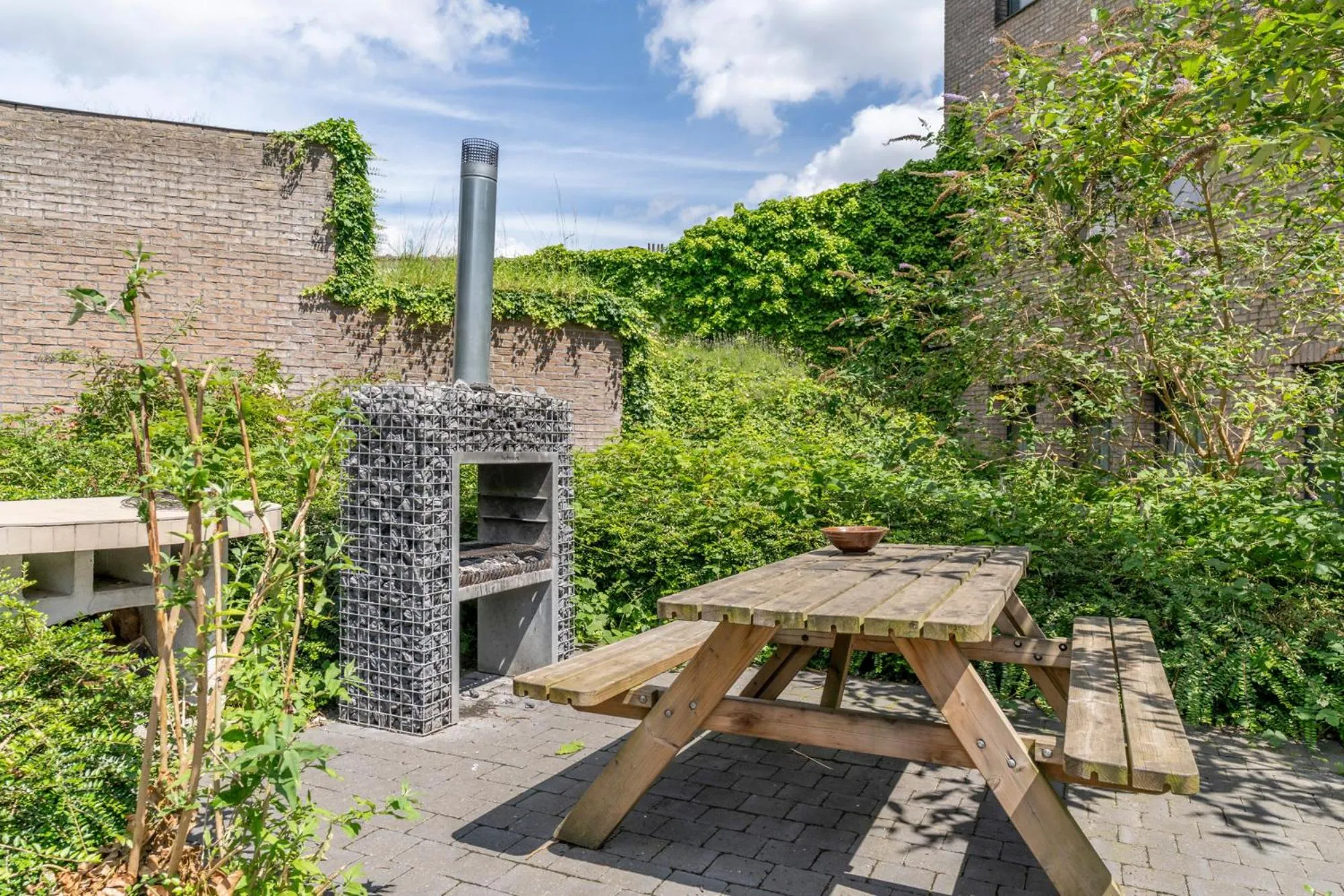 BBQ facilities in Condo Gardens Brussels
