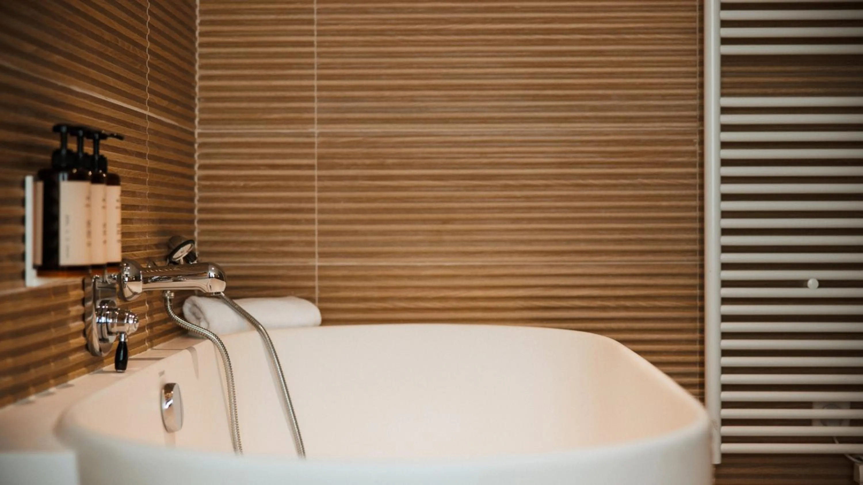 Bathroom in Hotel Indigo Bordeaux Centre Chartrons by IHG