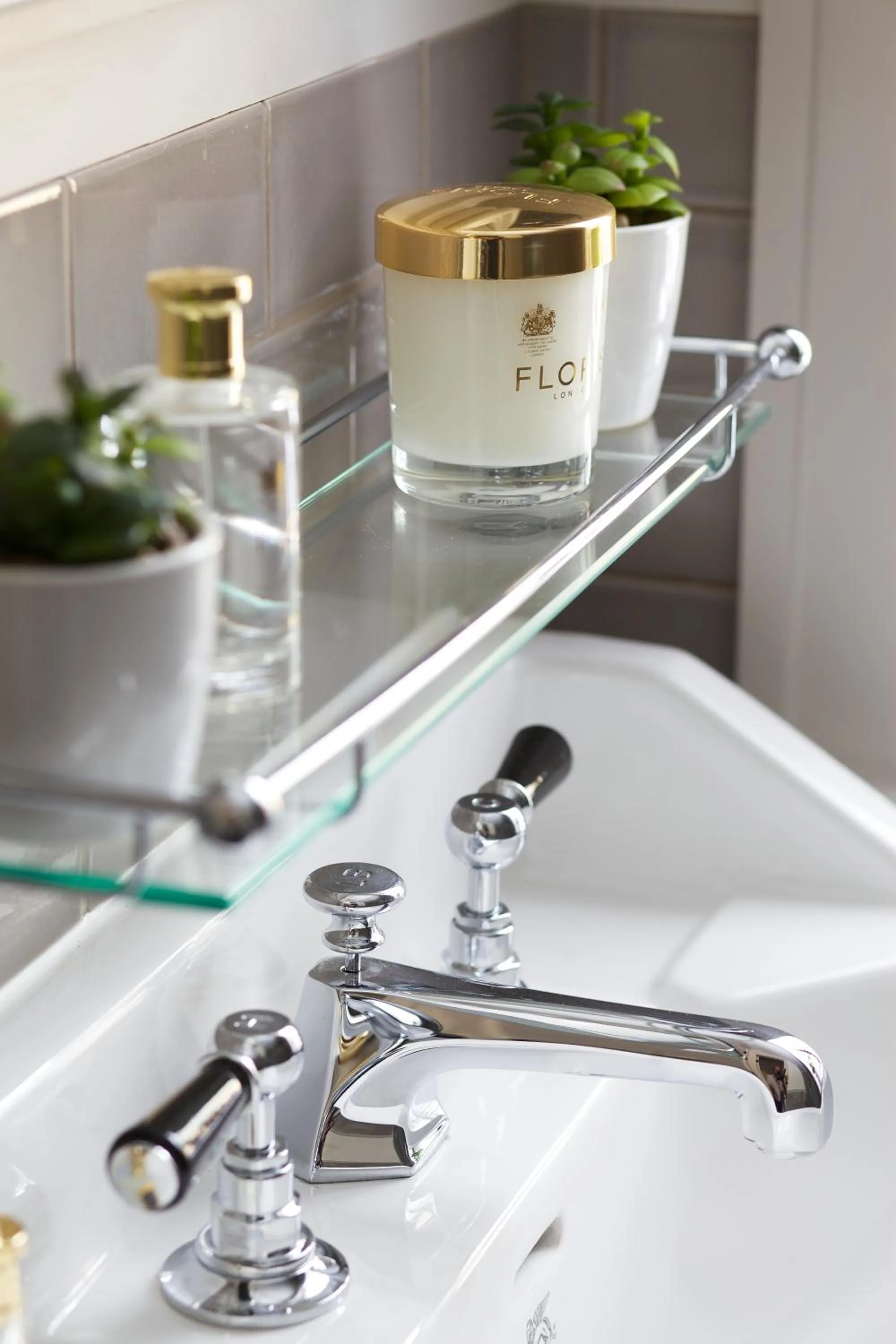 Decorative detail in Hurley House Hotel