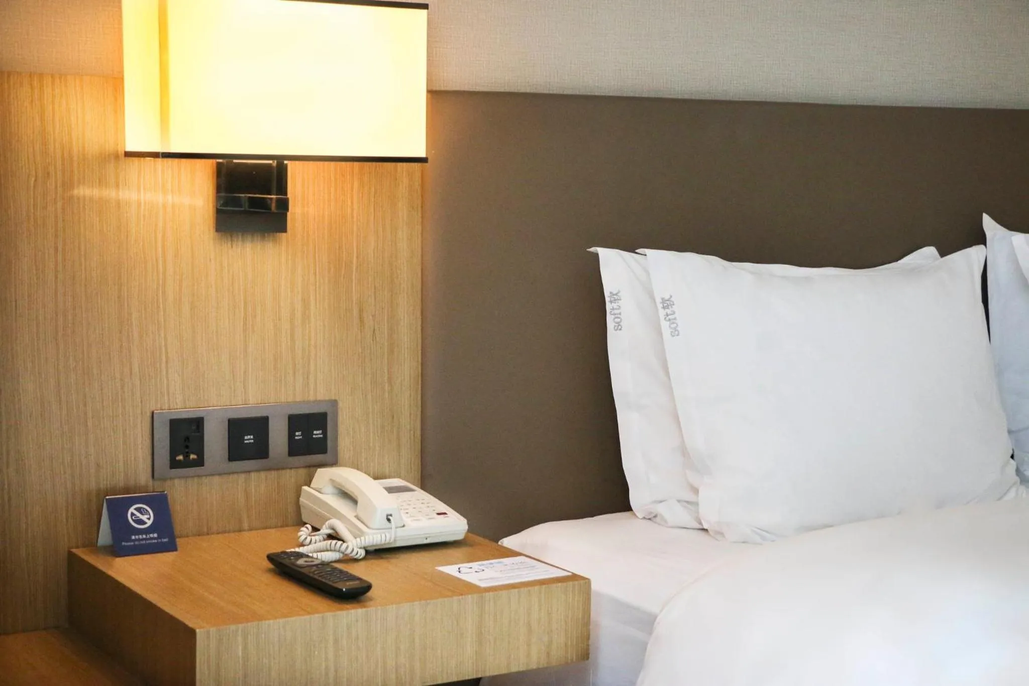 Photo of the whole room, Bed in Holiday Inn Express Chengdu Wenjiang Hotspring by IHG