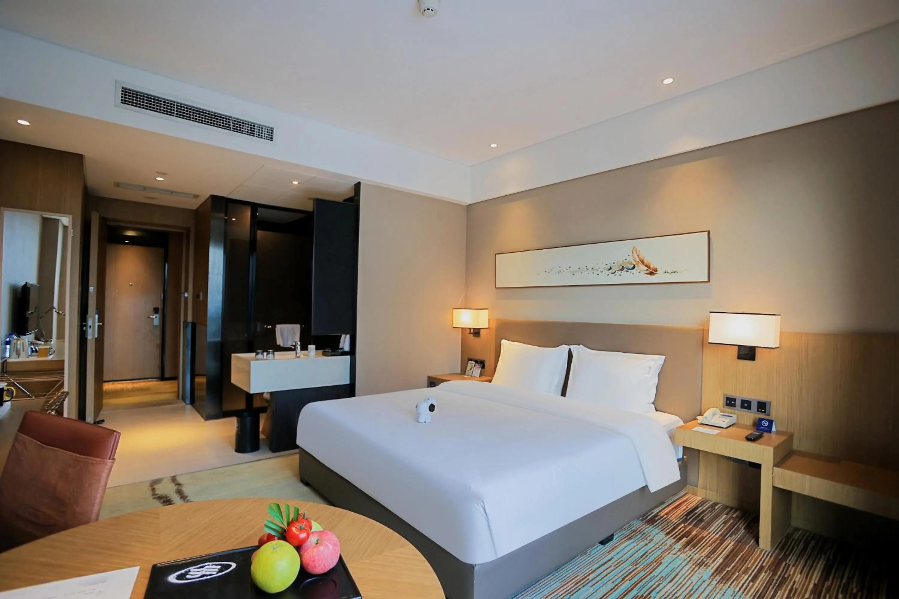 Photo of the whole room, Bed in Holiday Inn Express Chengdu Wenjiang Hotspring by IHG