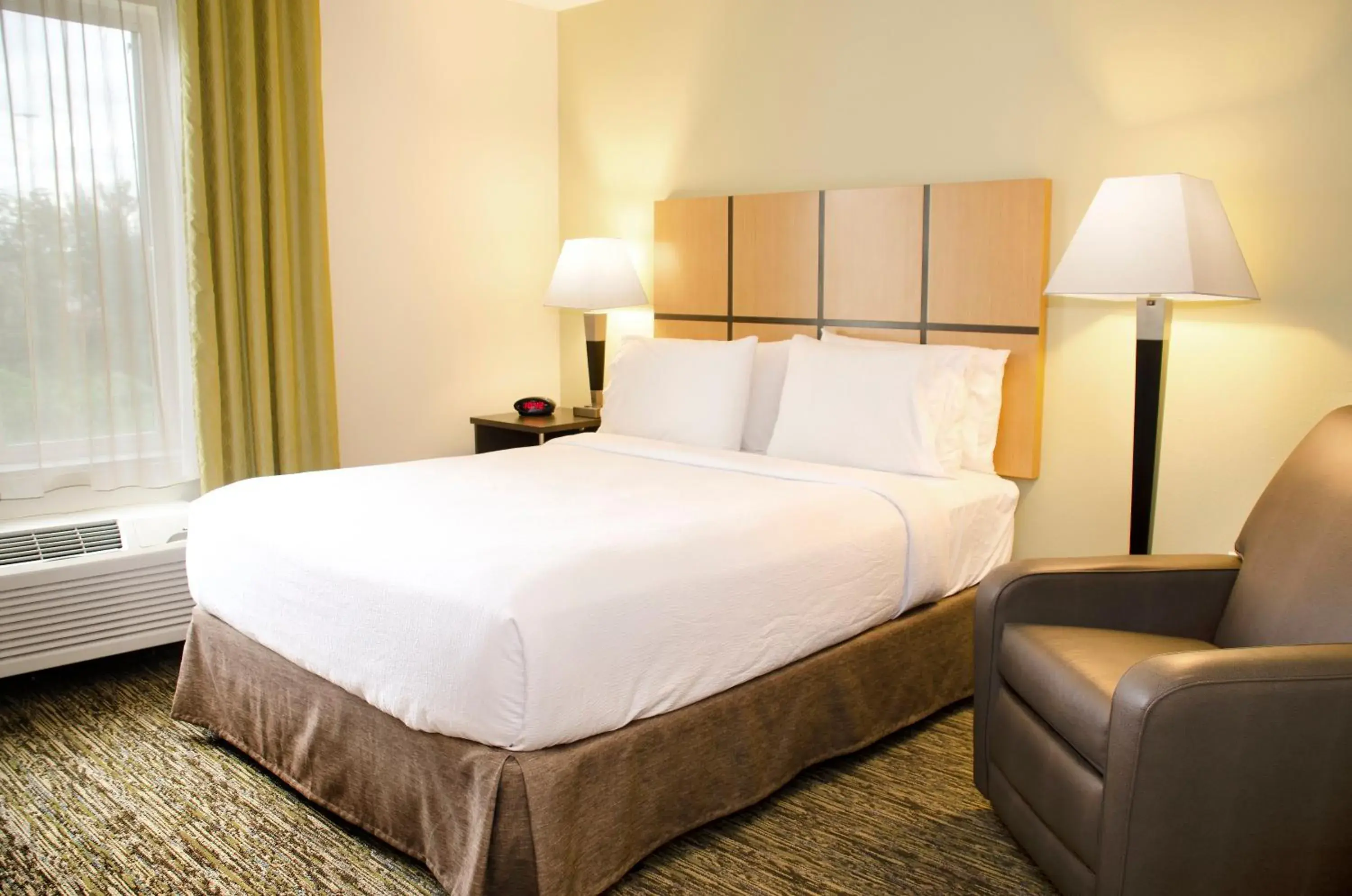 Queen Room - Hearing Accessible - Non-Smoking in Candlewood Suites York by IHG Queen Room - Hearing Accessible - Non-Smoking in Candlewood Suites York by IHG