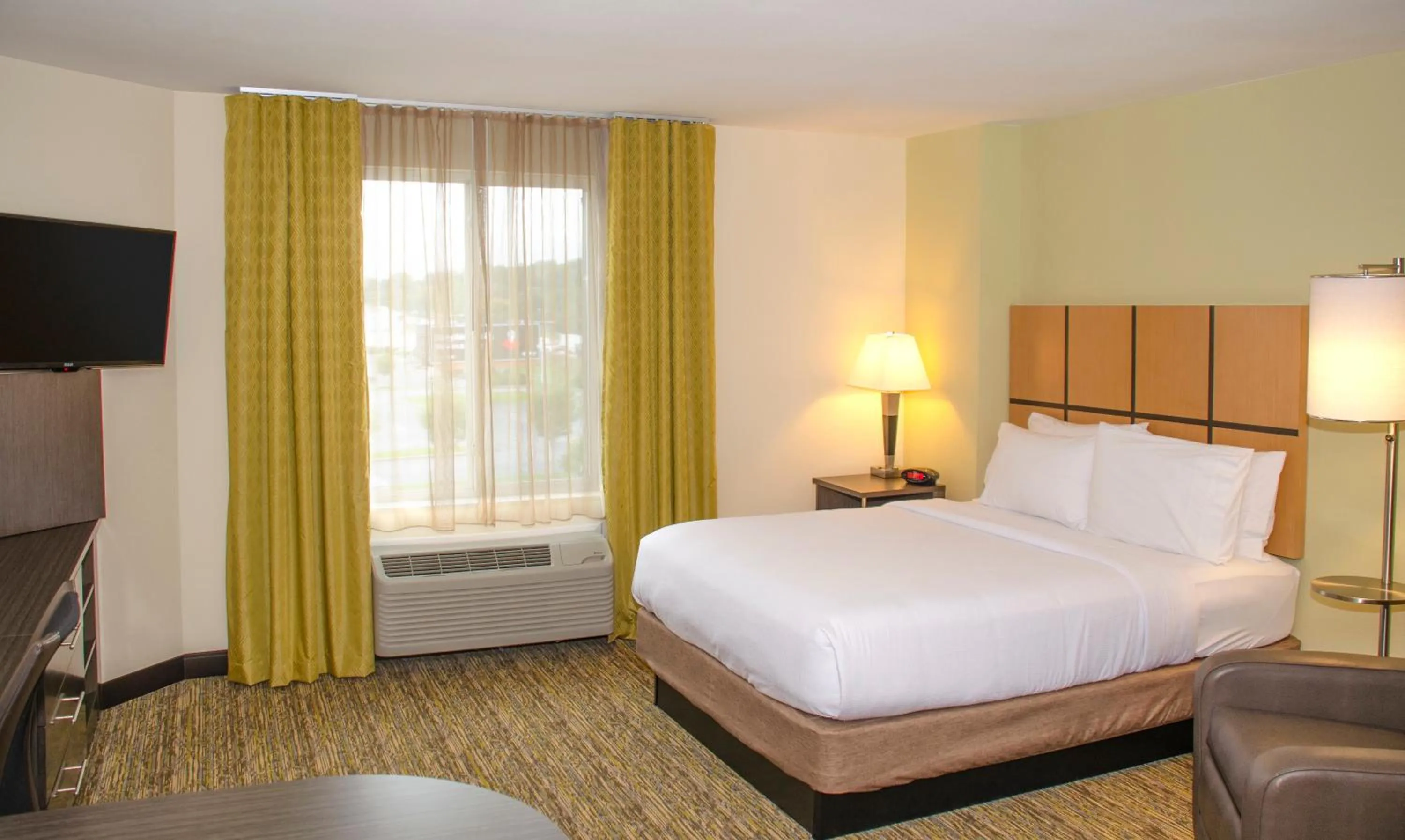 Photo of the whole room, Bed in Candlewood Suites York by IHG