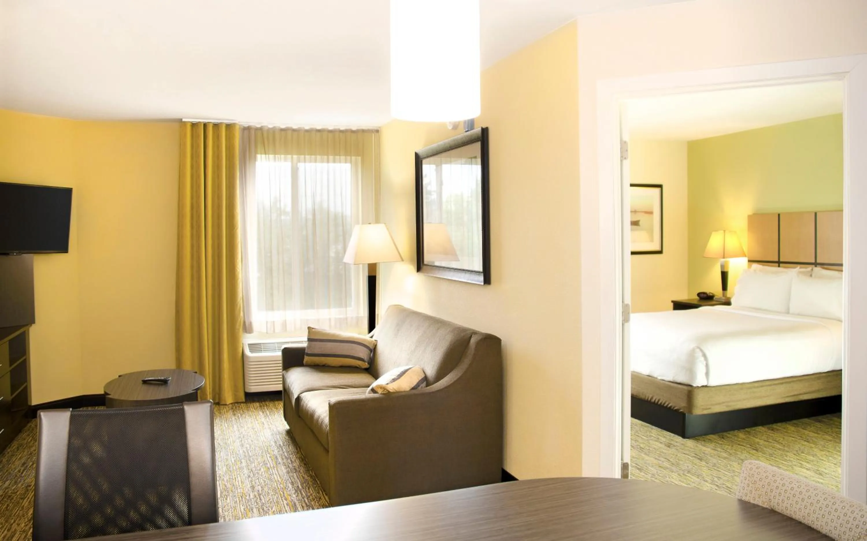 Photo of the whole room, Bed in Candlewood Suites York by IHG