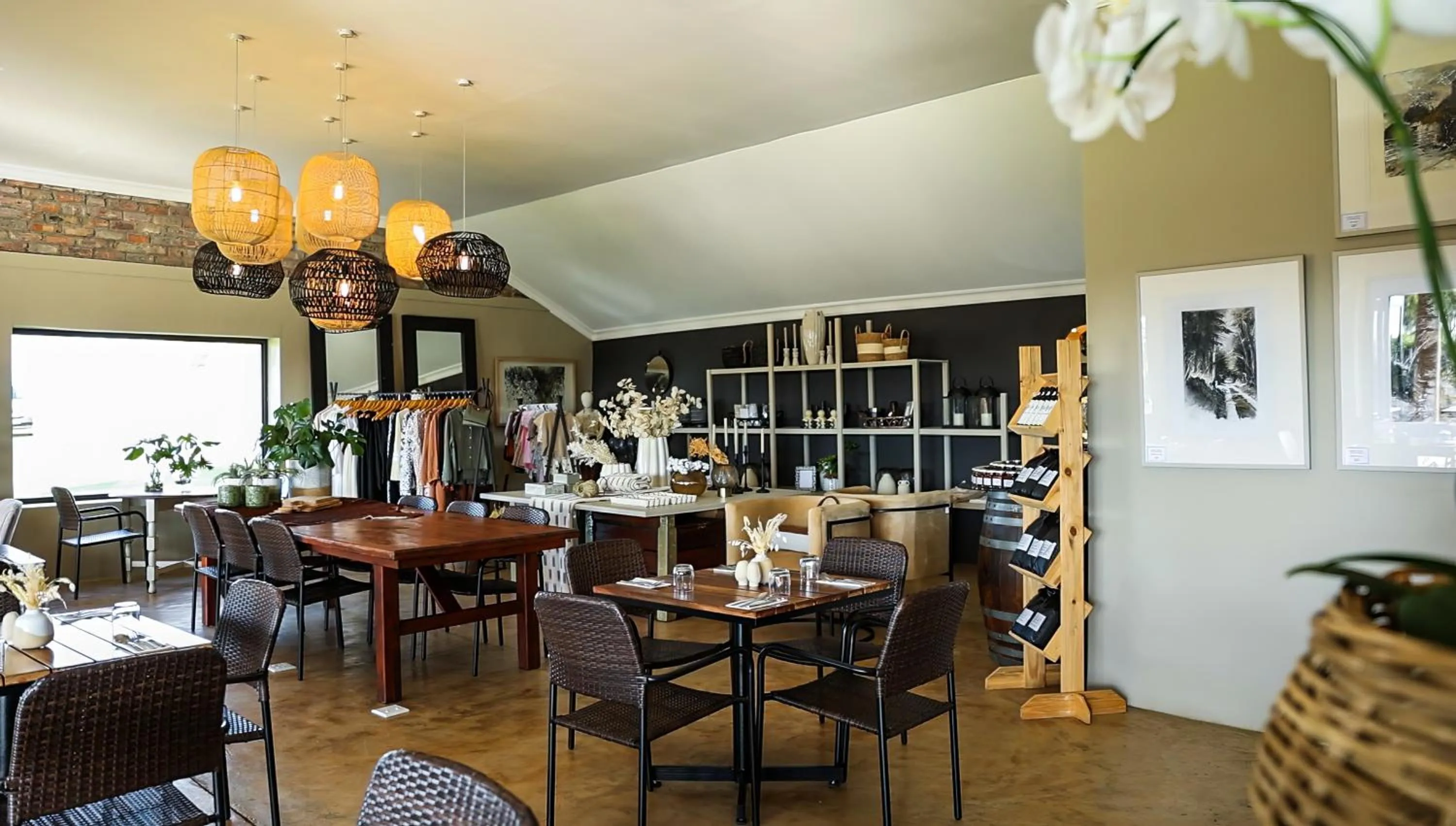 Restaurant/places to eat in Andes Clarens Guesthouse