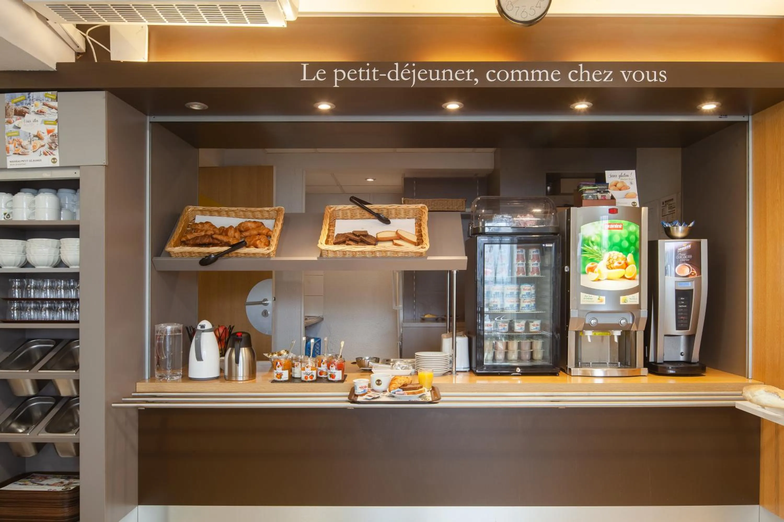 Buffet breakfast in B&B HOTEL Herblay