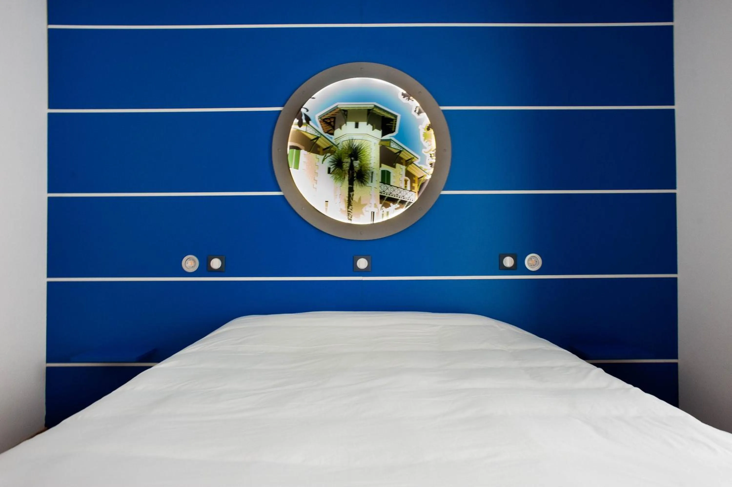 Bed in Hôtel Le Dauphin