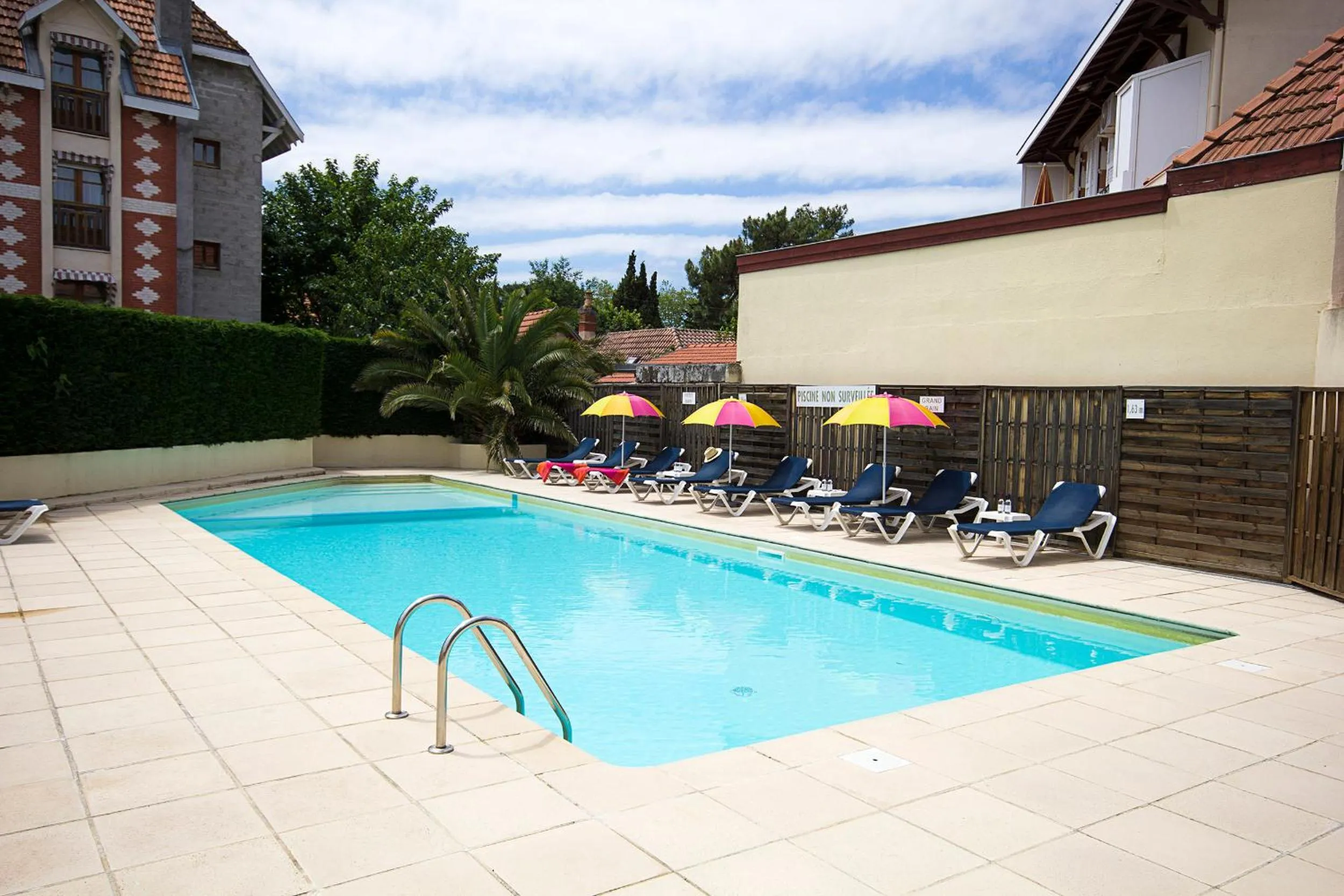 Swimming pool in Hôtel Le Dauphin