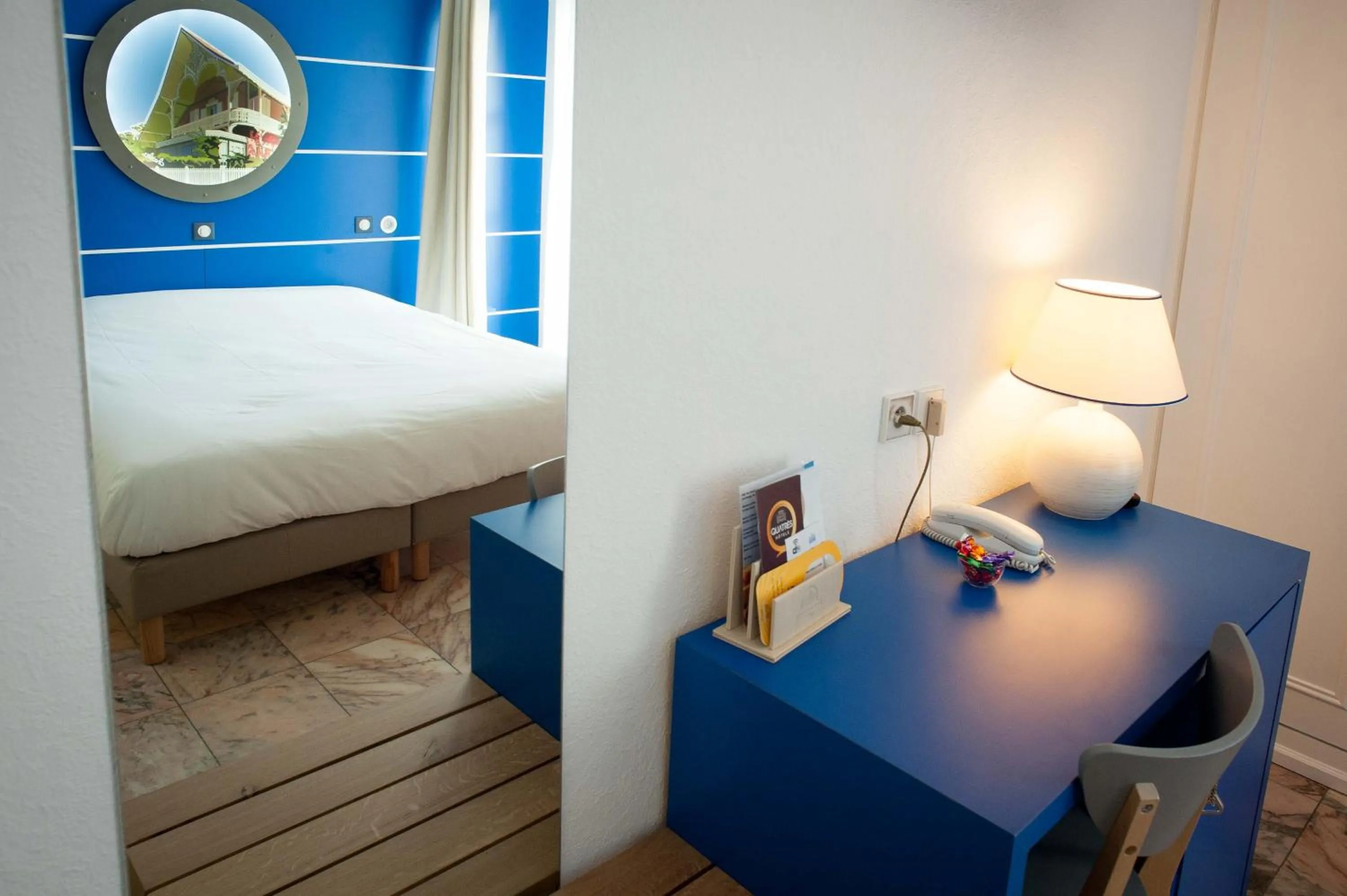 Bed in Hôtel Le Dauphin