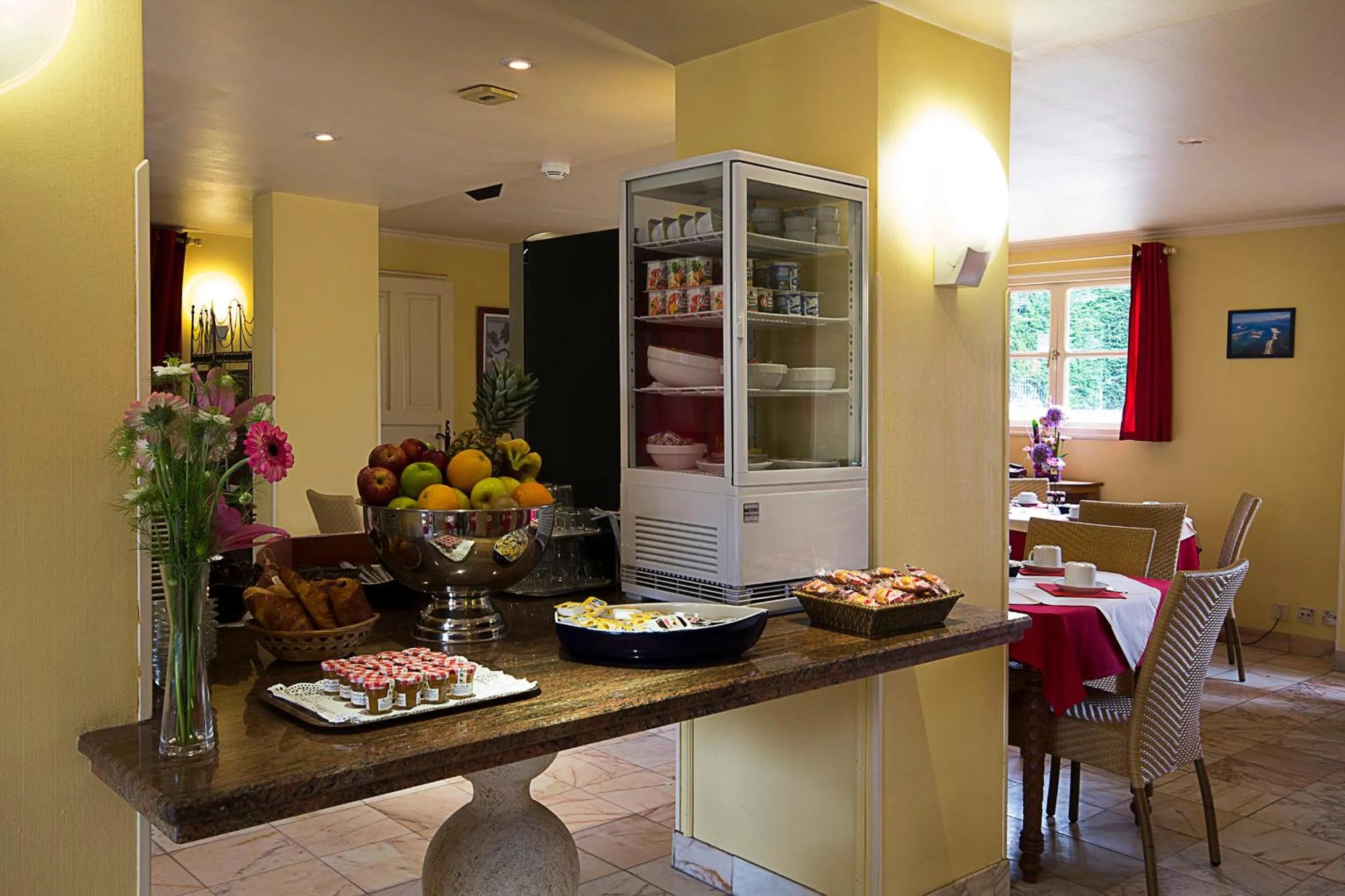 Restaurant/places to eat in Hôtel Le Dauphin