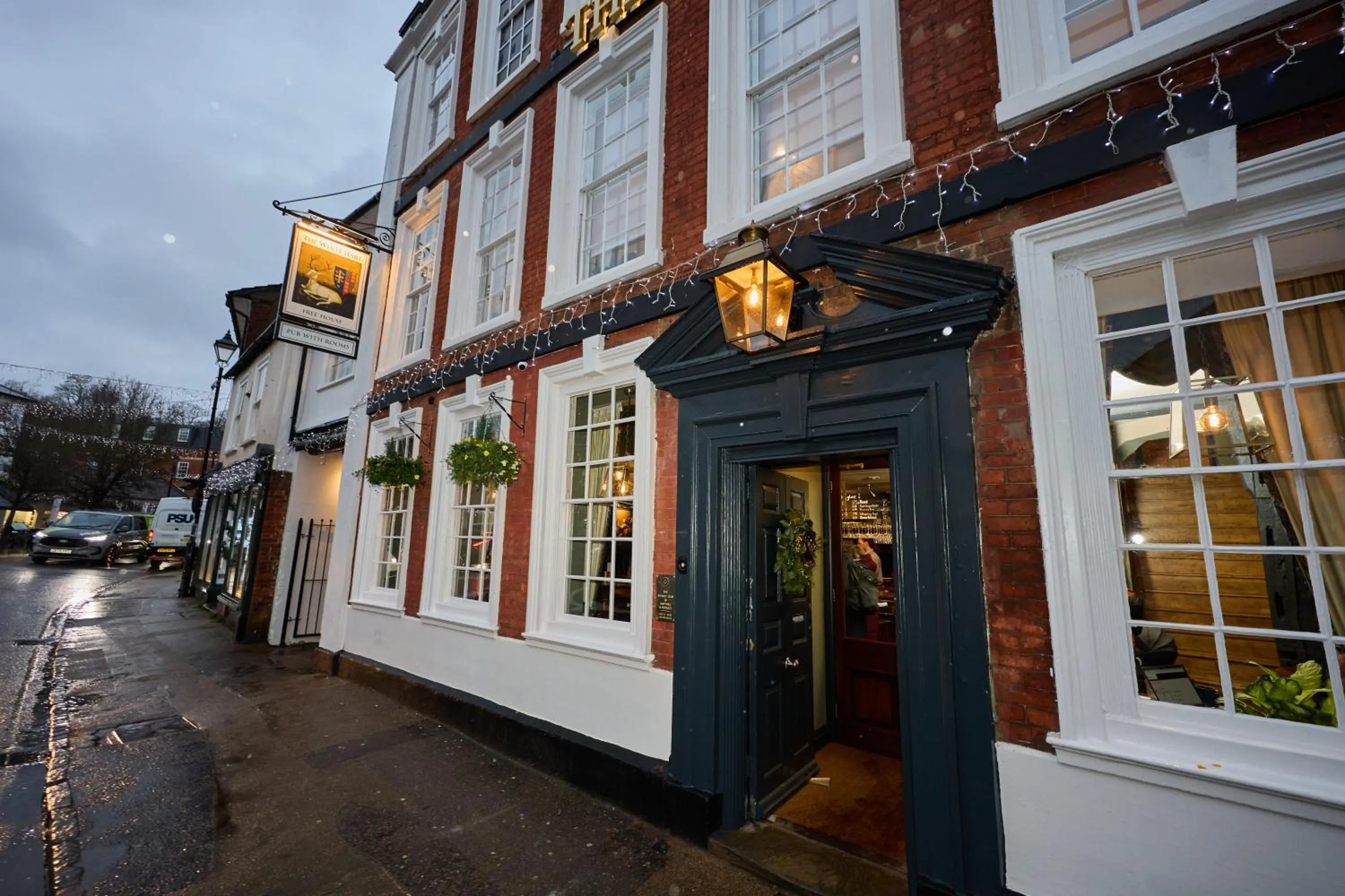 Facade/entrance in The White Hart
