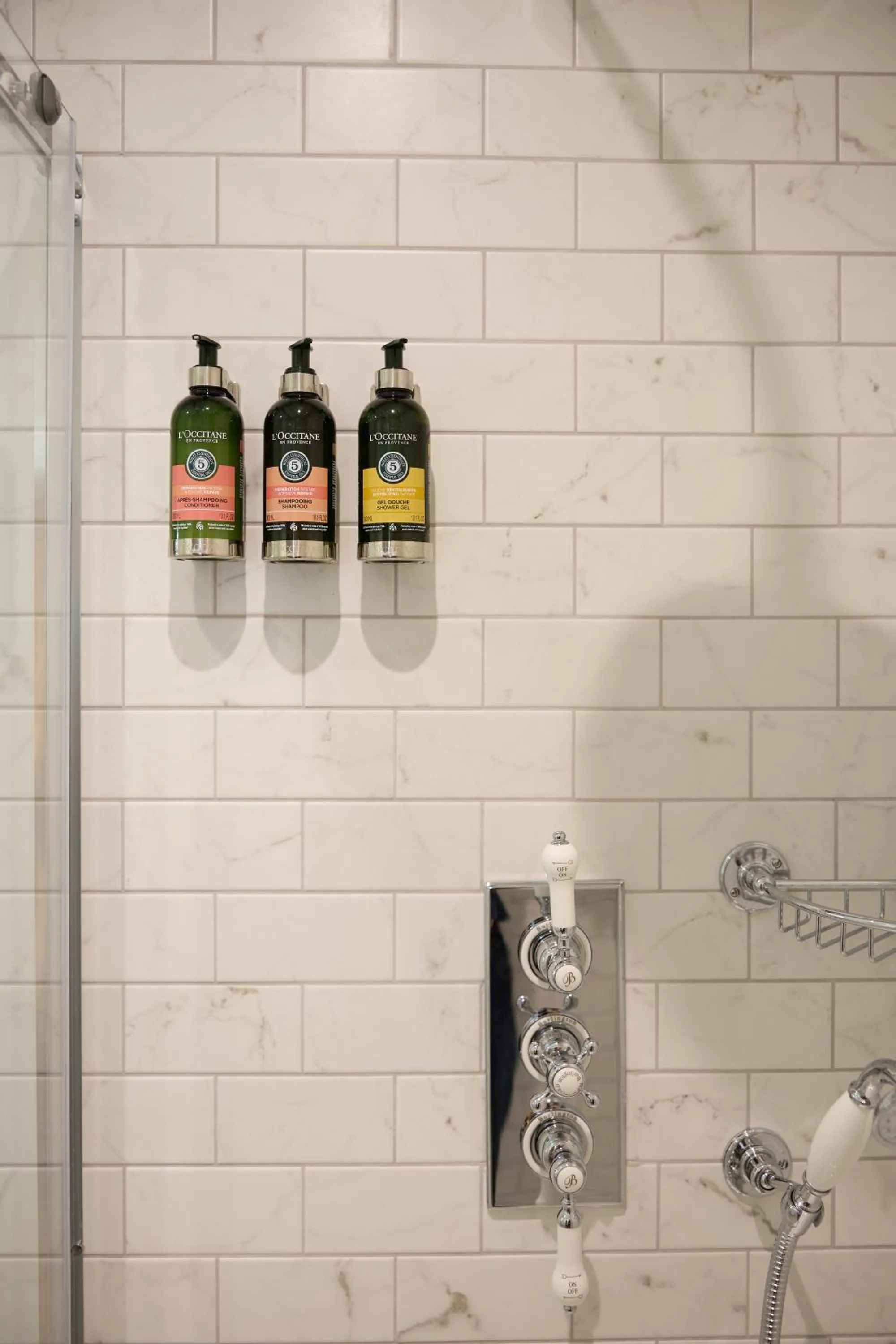 Shower in The White Hart