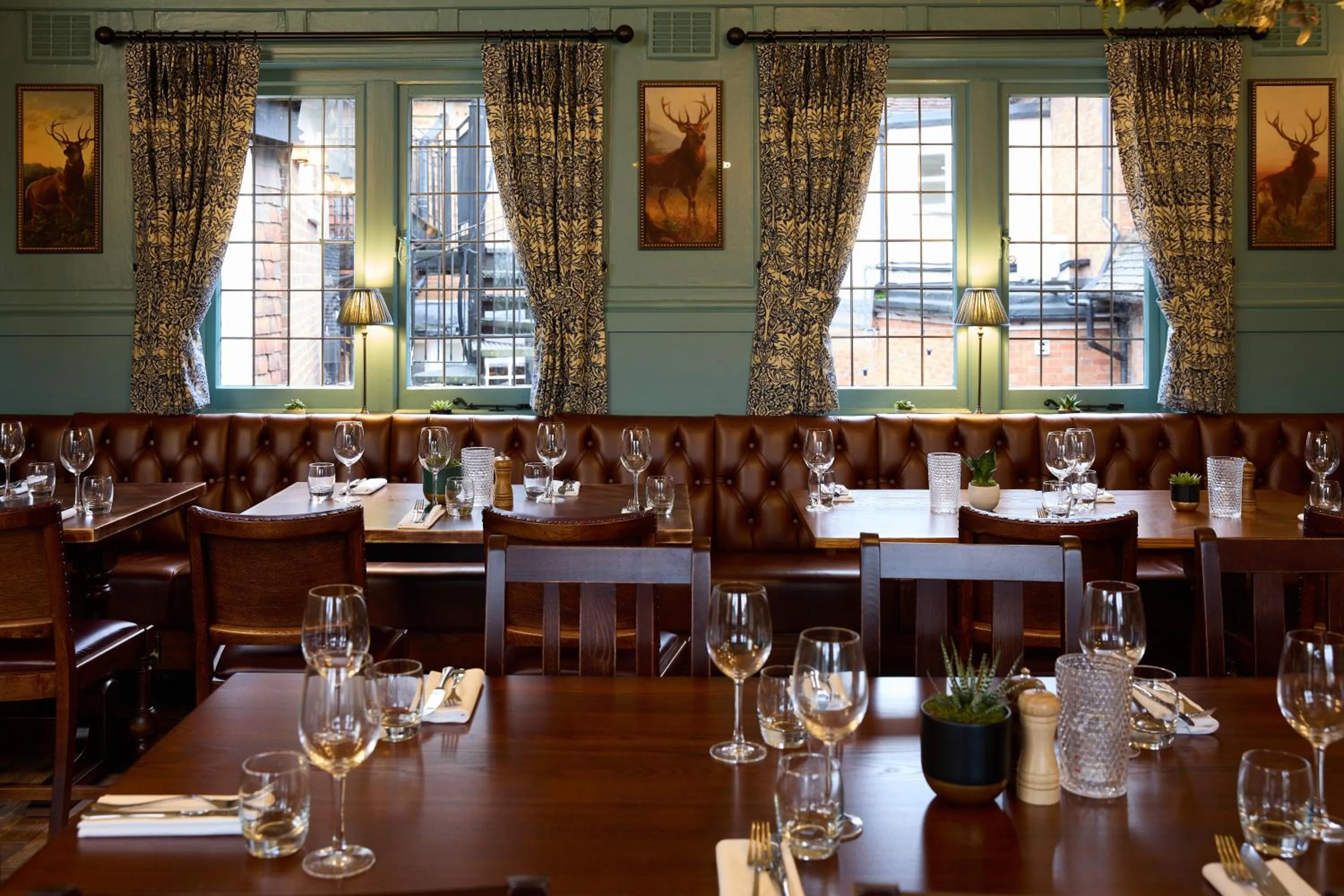 Restaurant/places to eat in The White Hart