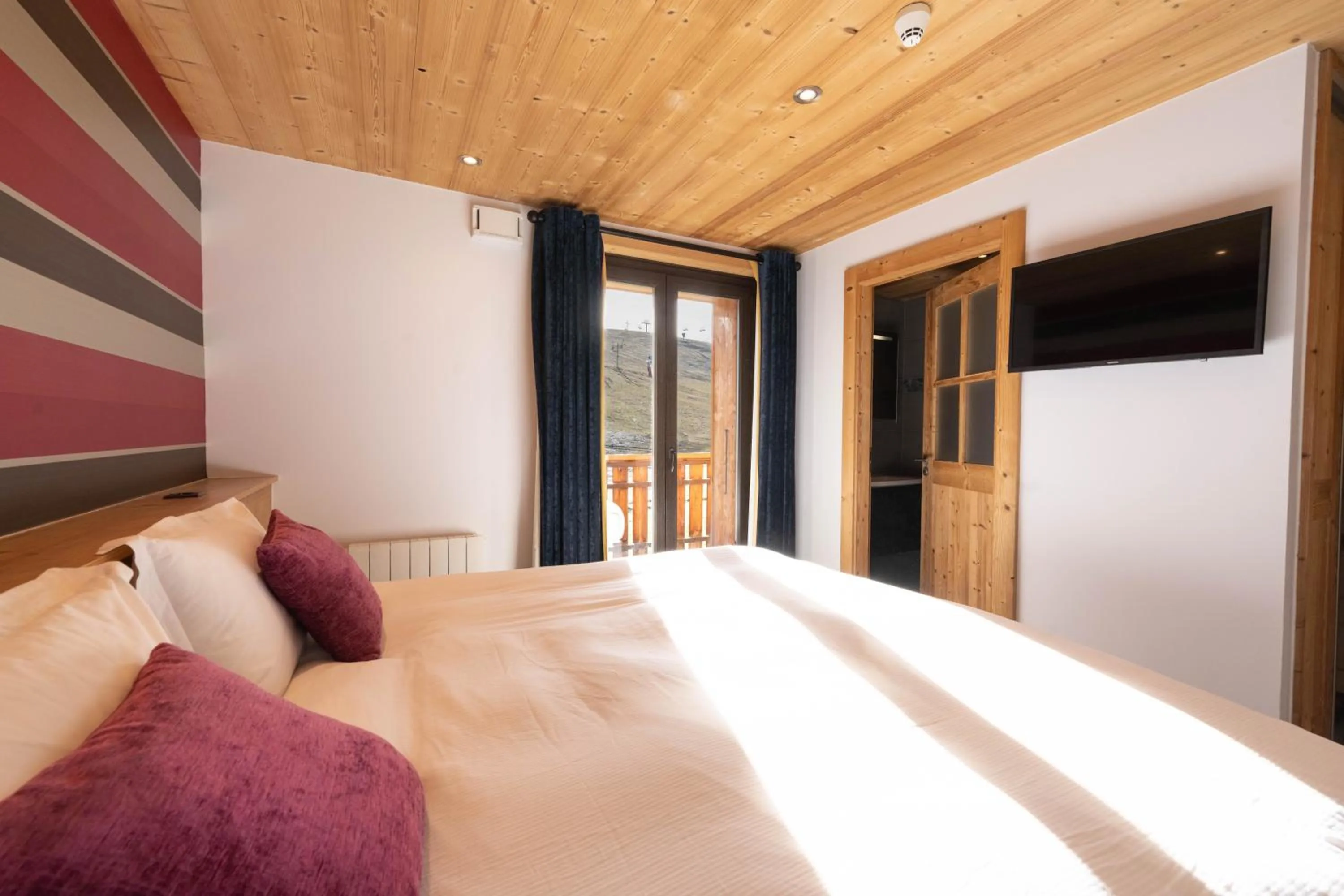 Photo of the whole room, Bed in Le Flocon d'Argent