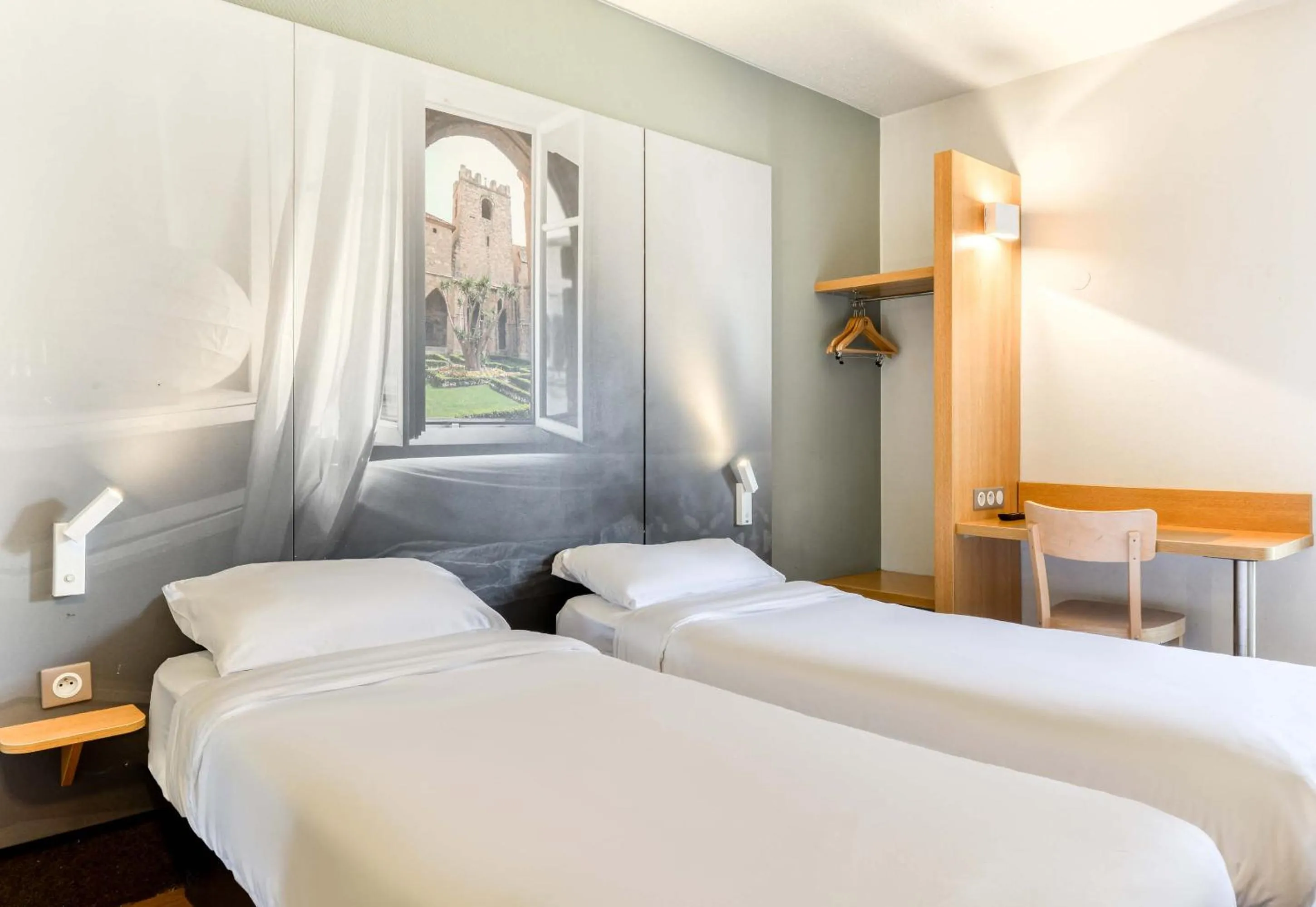 Bedroom, Bed in B&B HOTEL Narbonne 1