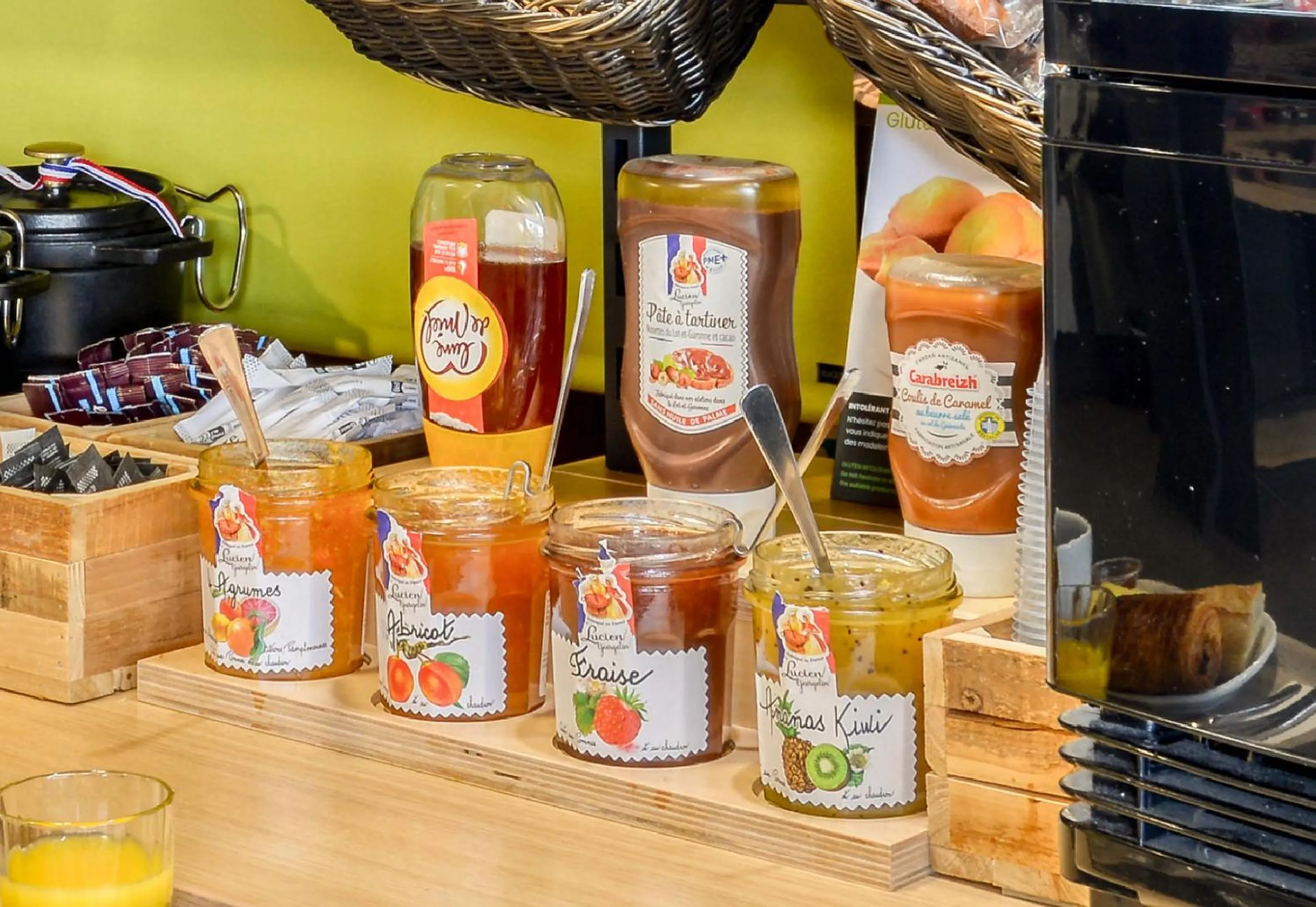 Buffet breakfast in B&B HOTEL Narbonne 1