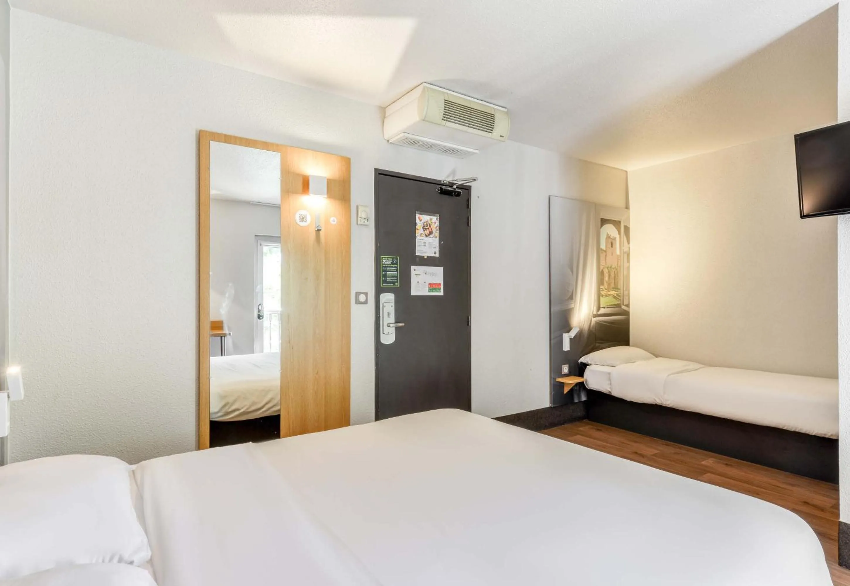 Bedroom, Bed in B&B HOTEL Narbonne 1