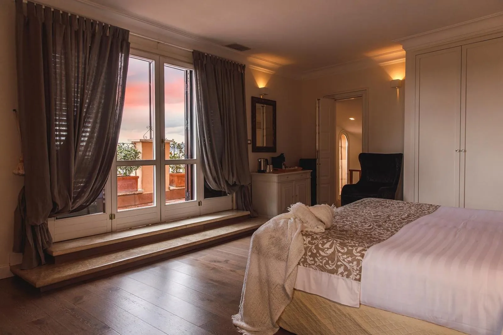 Bed in My Spanishsteps