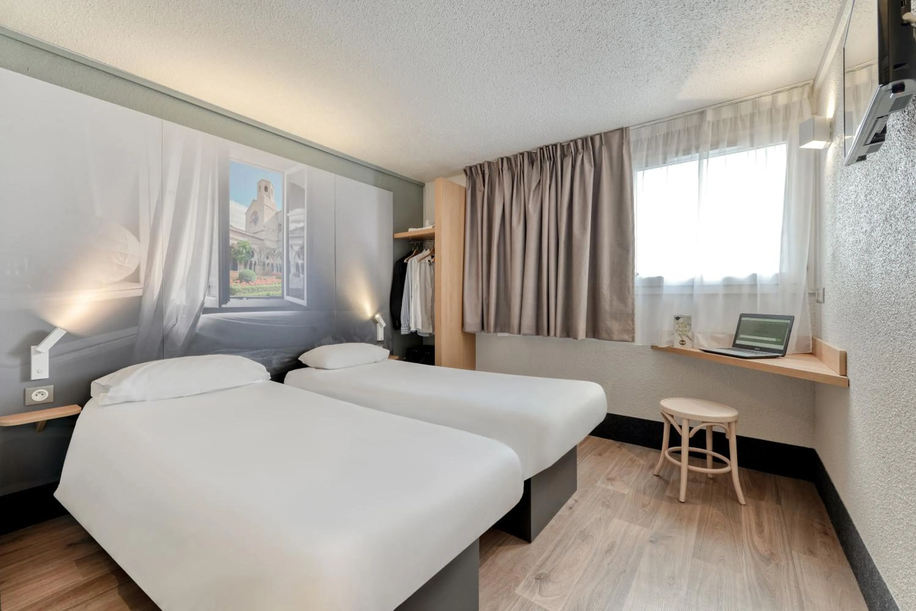 Bedroom, Bed in B&B HOTEL Narbonne 2