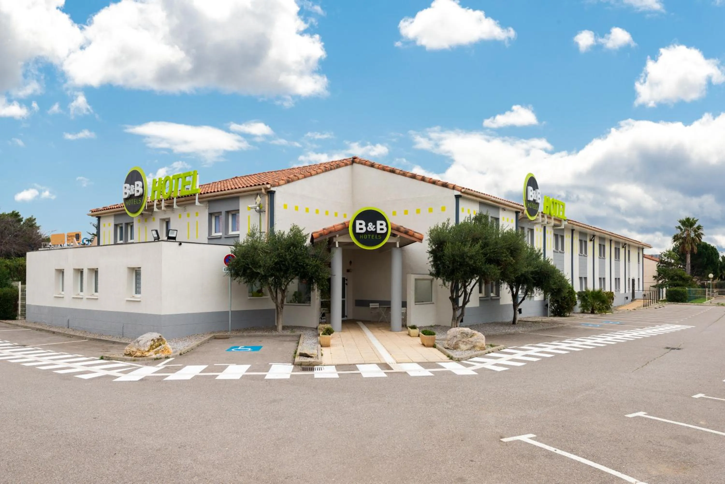 Property building in B&B HOTEL Narbonne 2