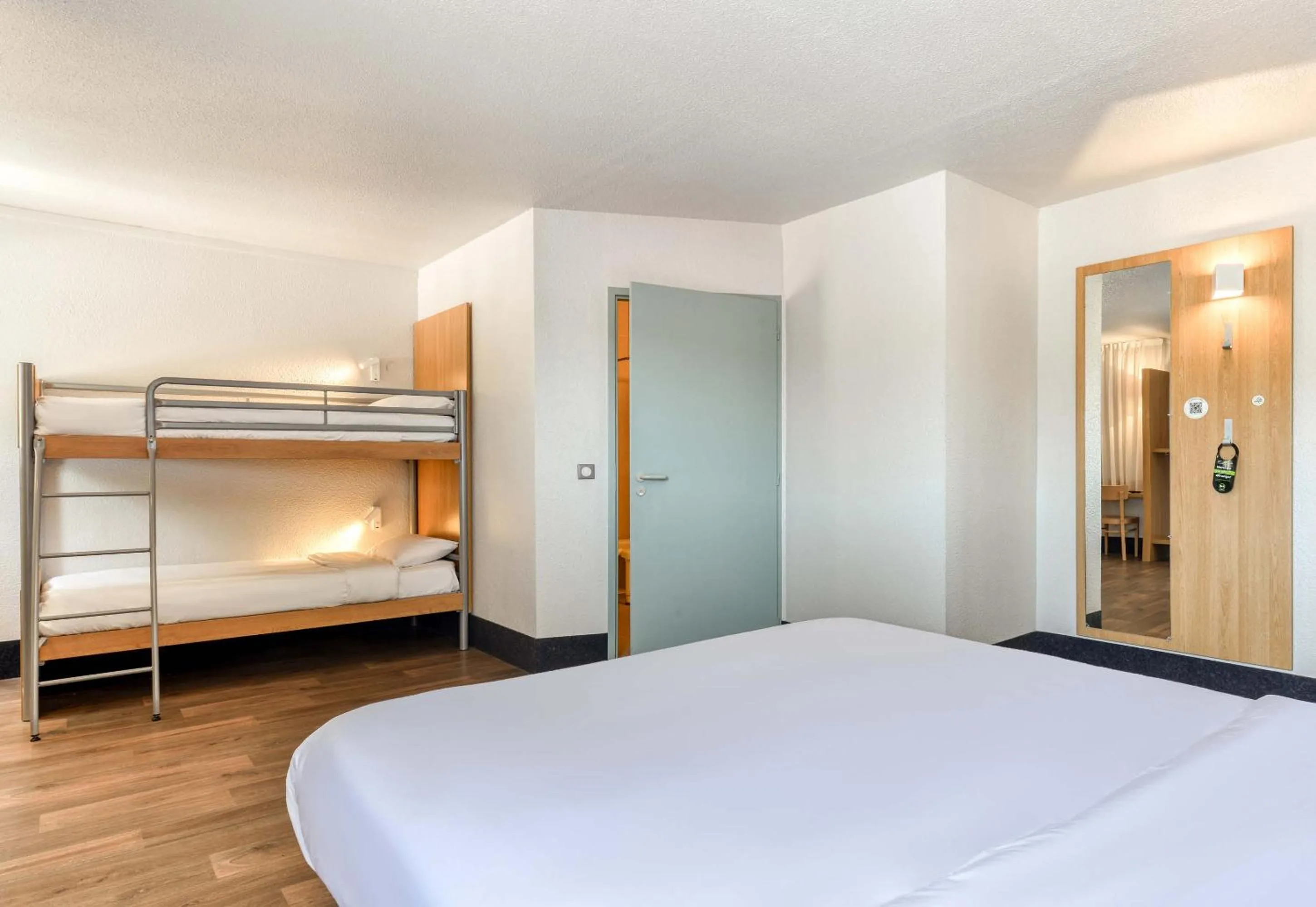 Bedroom, Bed in B&B HOTEL Narbonne 2