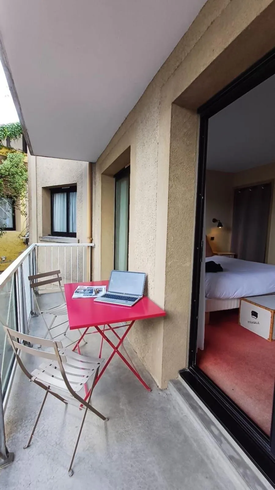 Balcony/Terrace in Logis hotel Noemys Gradignan