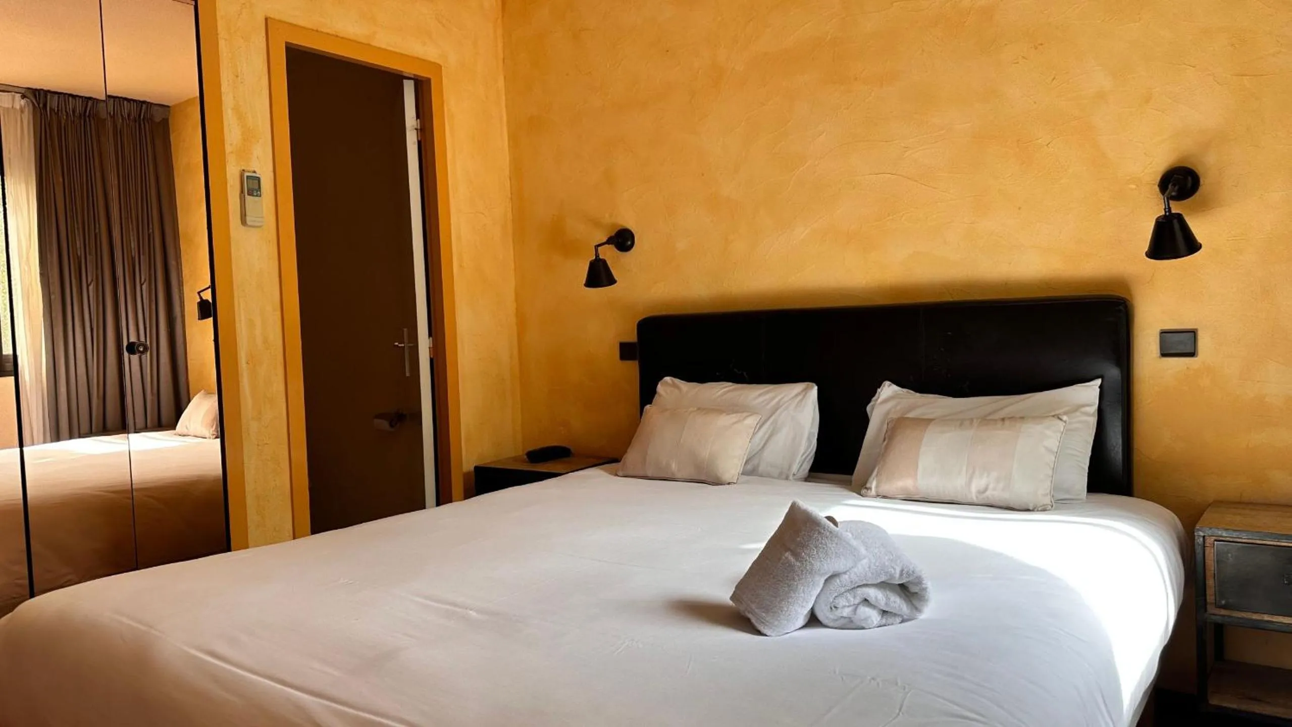 Bedroom, Bed in Logis hotel Noemys Gradignan