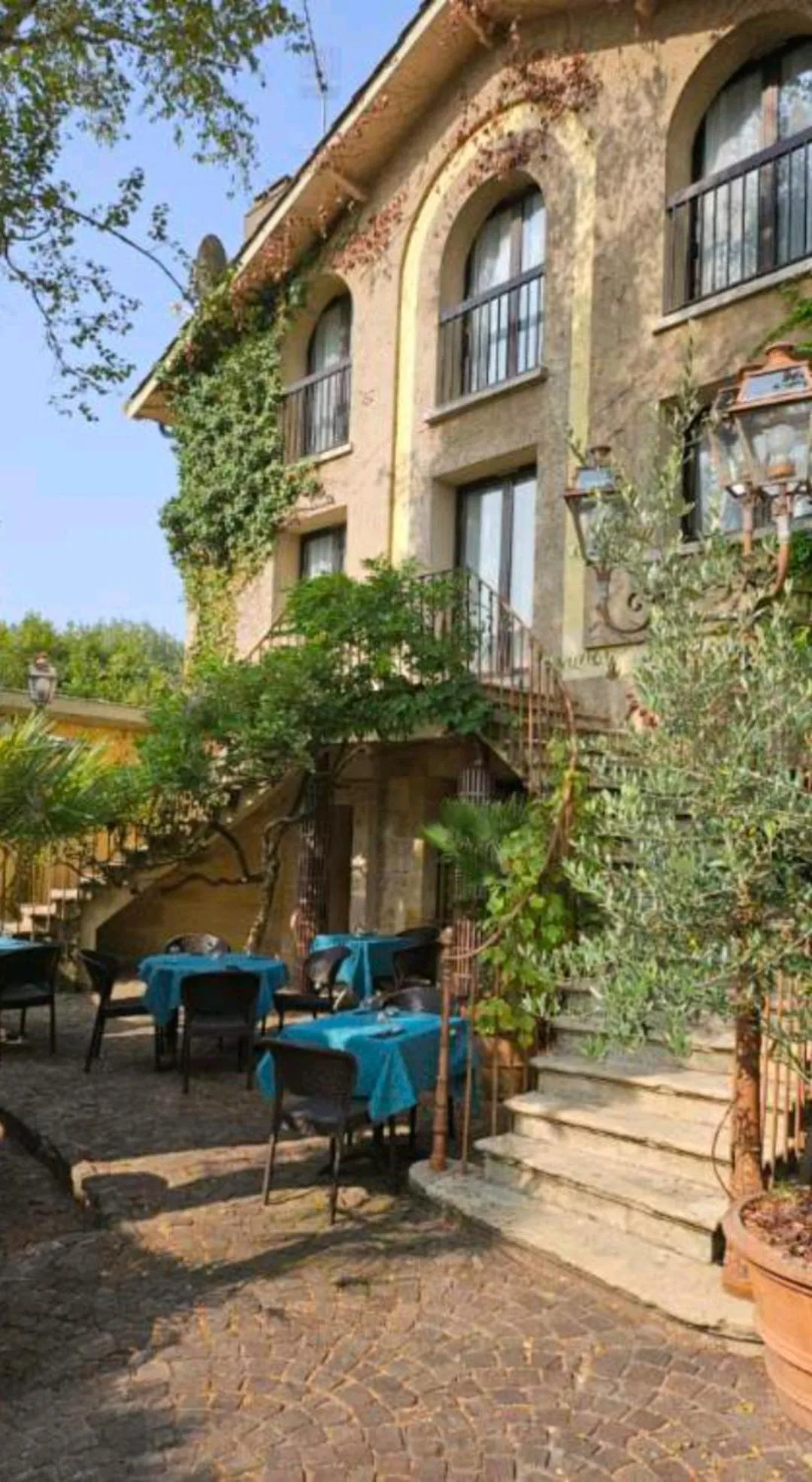 Garden view in Logis hotel Noemys Gradignan