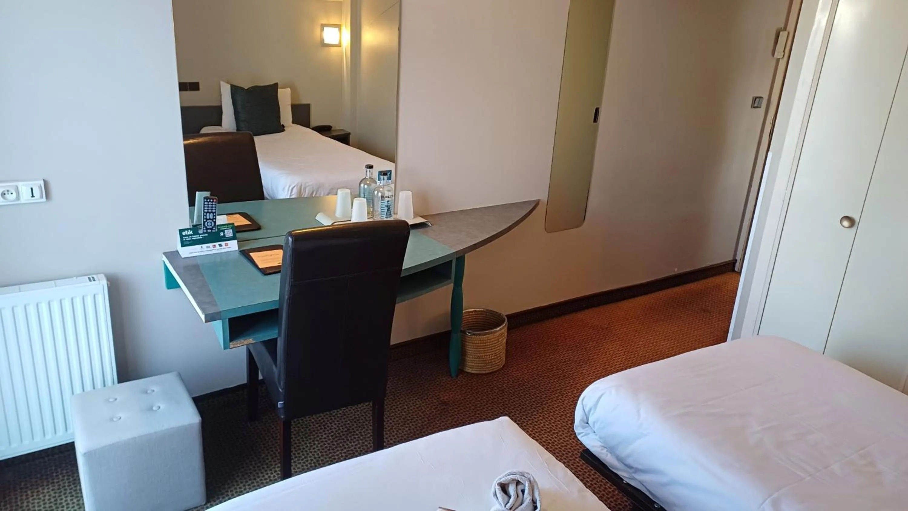 Bedroom, Bed in Logis hotel Noemys Gradignan