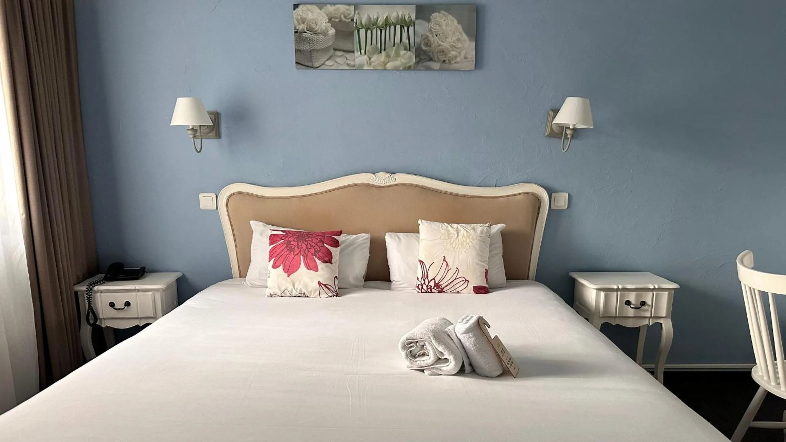 Bed in Logis hotel Noemys Gradignan