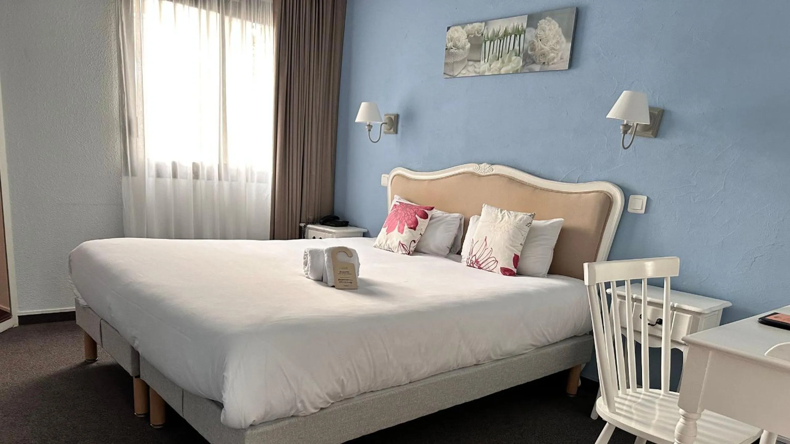 Bedroom, Bed in Logis hotel Noemys Gradignan