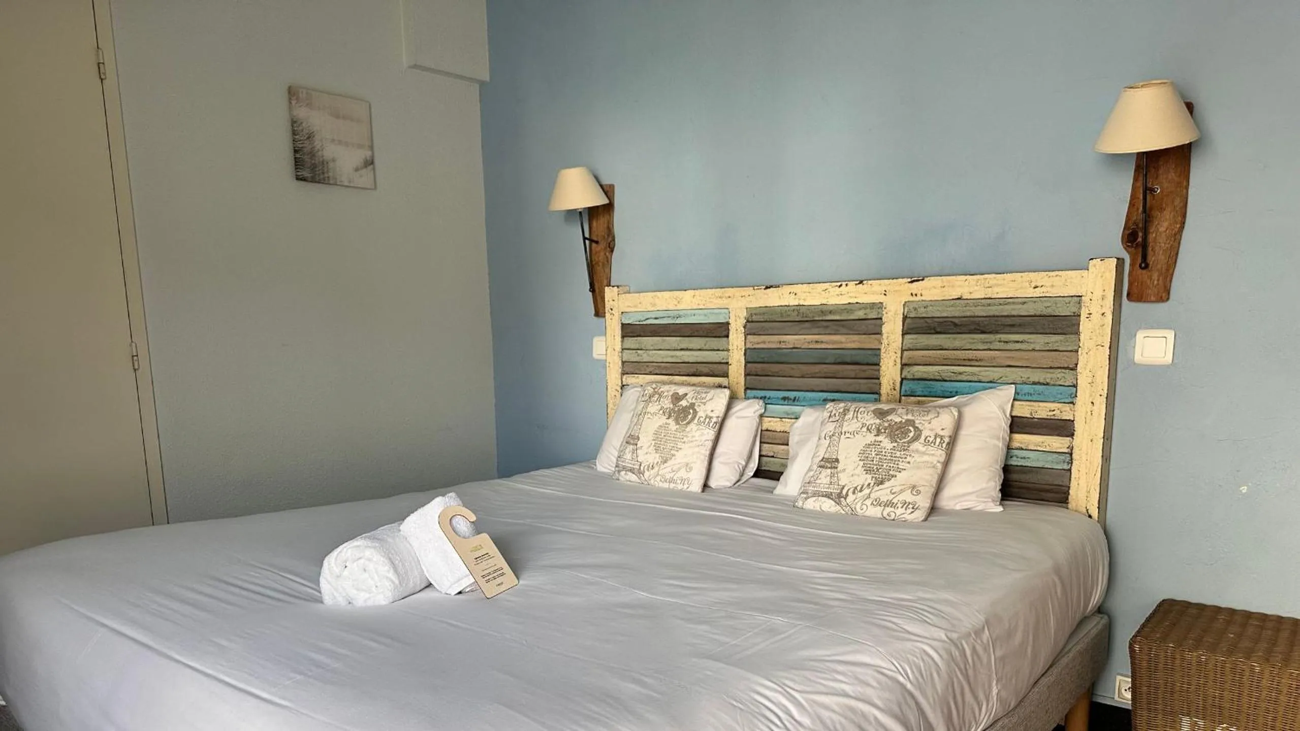 Bed in Logis hotel Noemys Gradignan