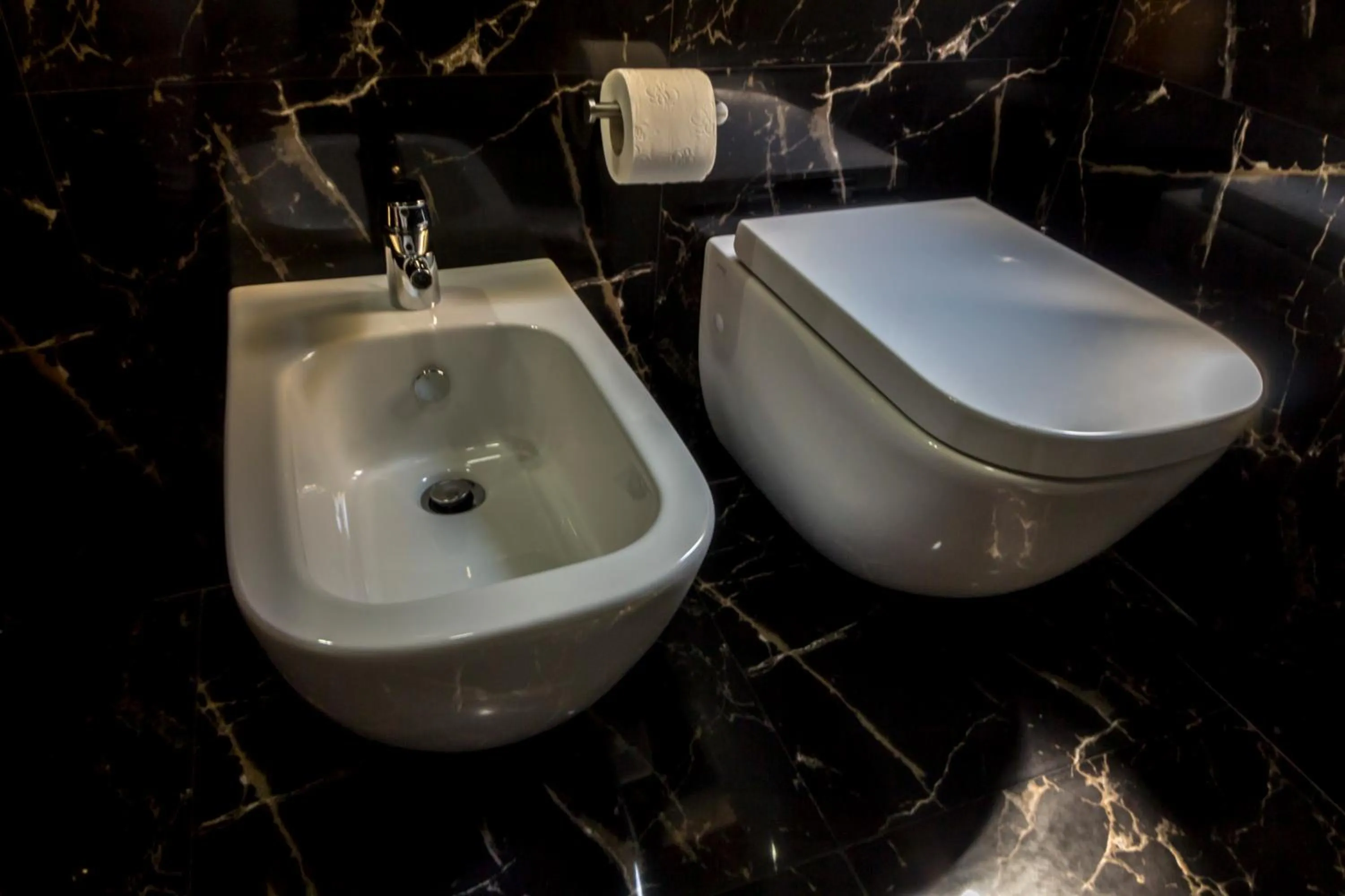 Toilet in Hotel Pandora Residence