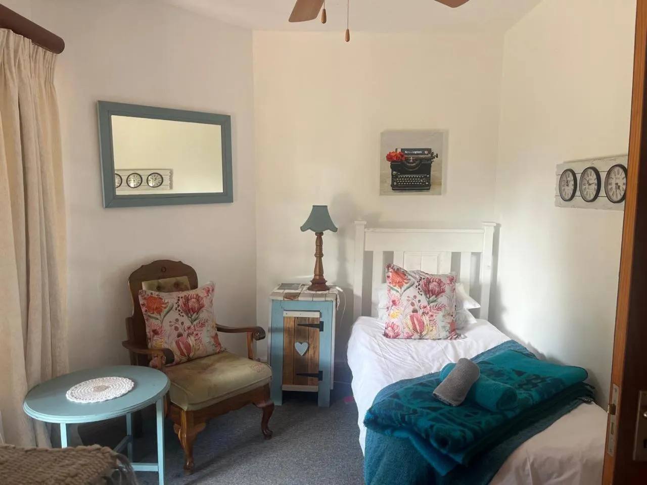 Bedroom, Bed in Aan de Bergen