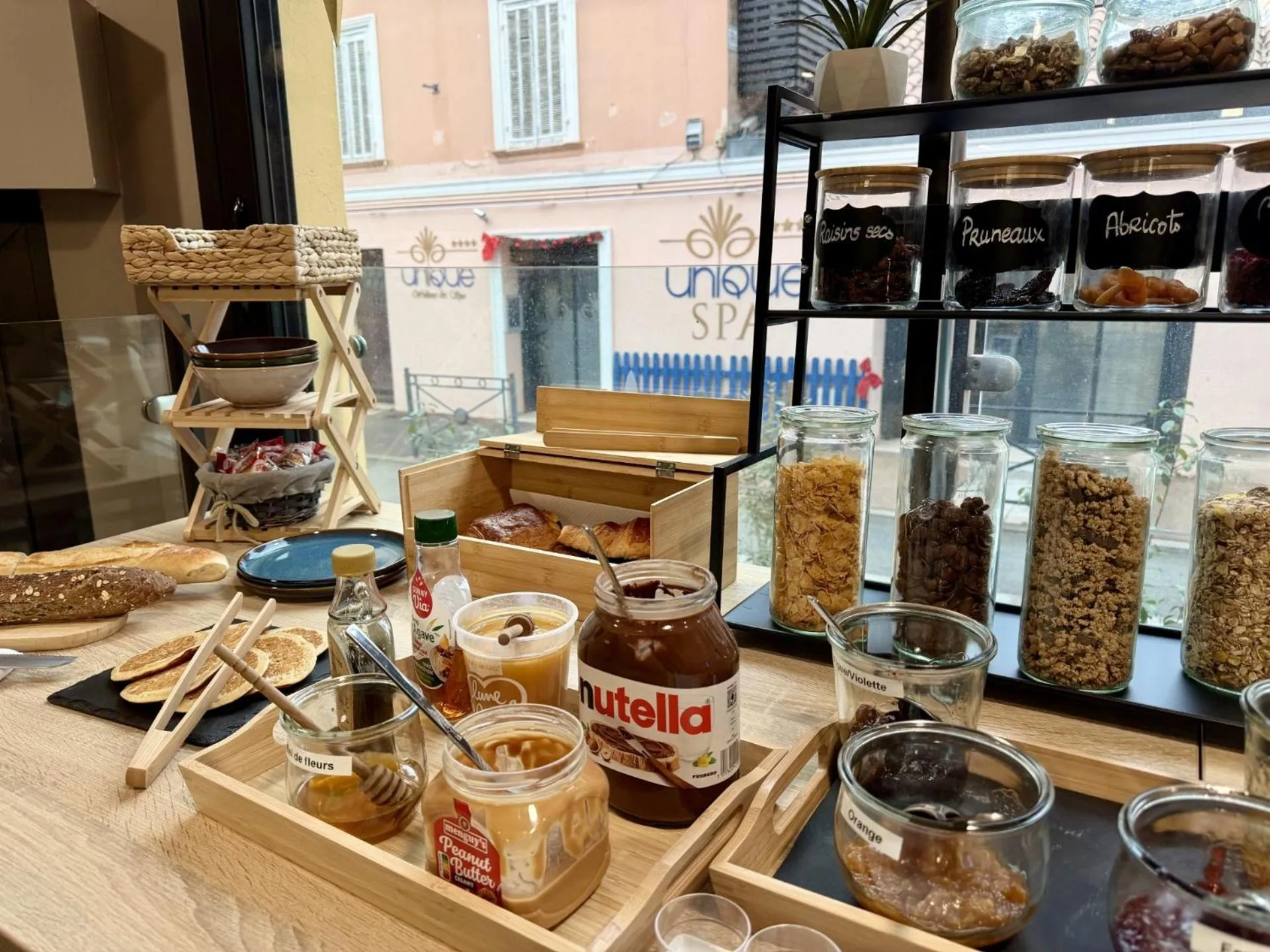 Breakfast in Unique Hôtel Résidence & Spa