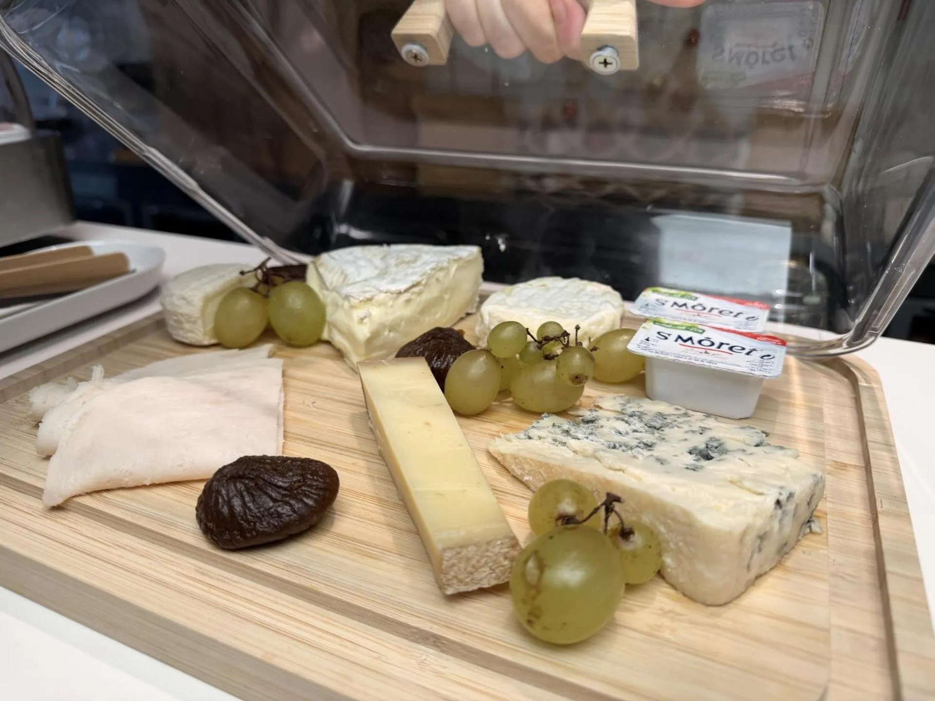 Breakfast in Unique Hôtel Résidence & Spa