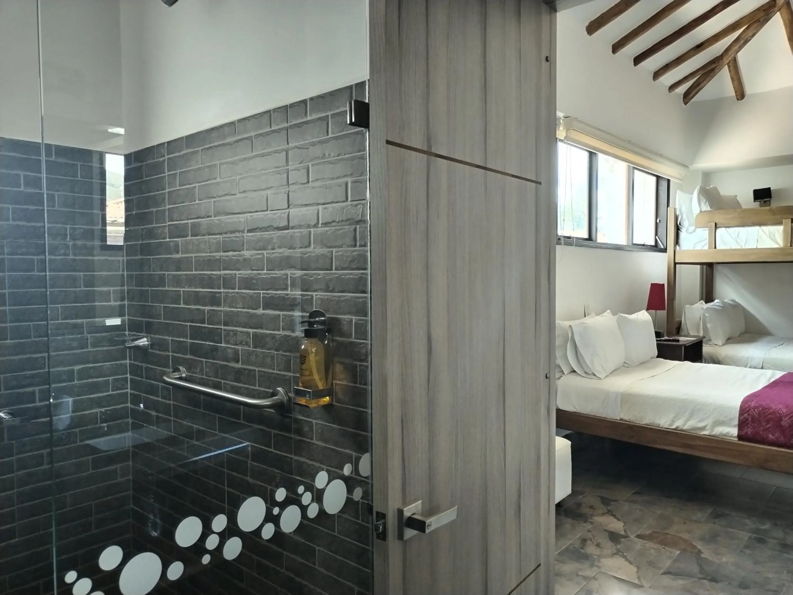 Bathroom, Bed in Hotel Capitan Ricaurte