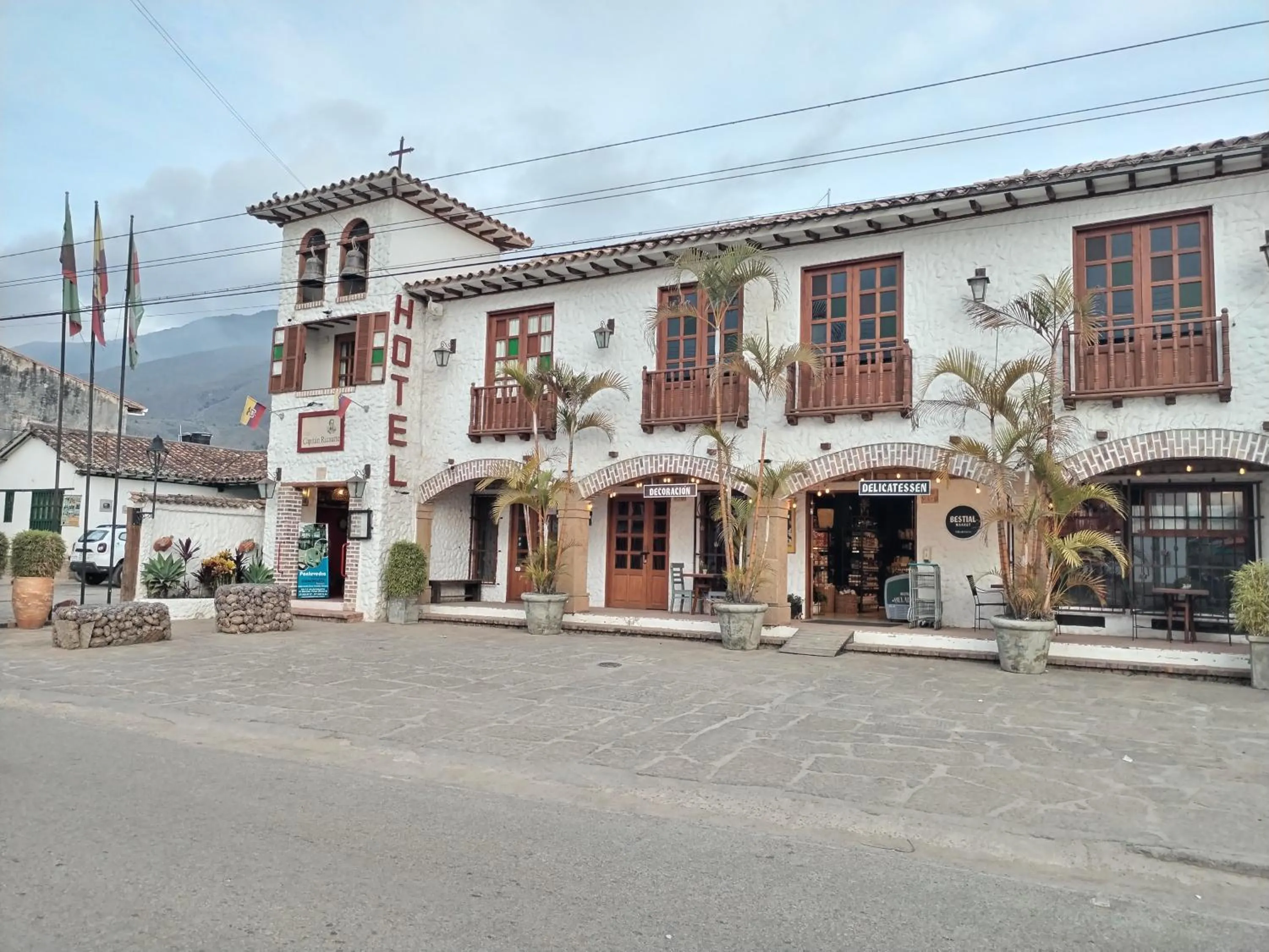 Property building in Hotel Capitan Ricaurte