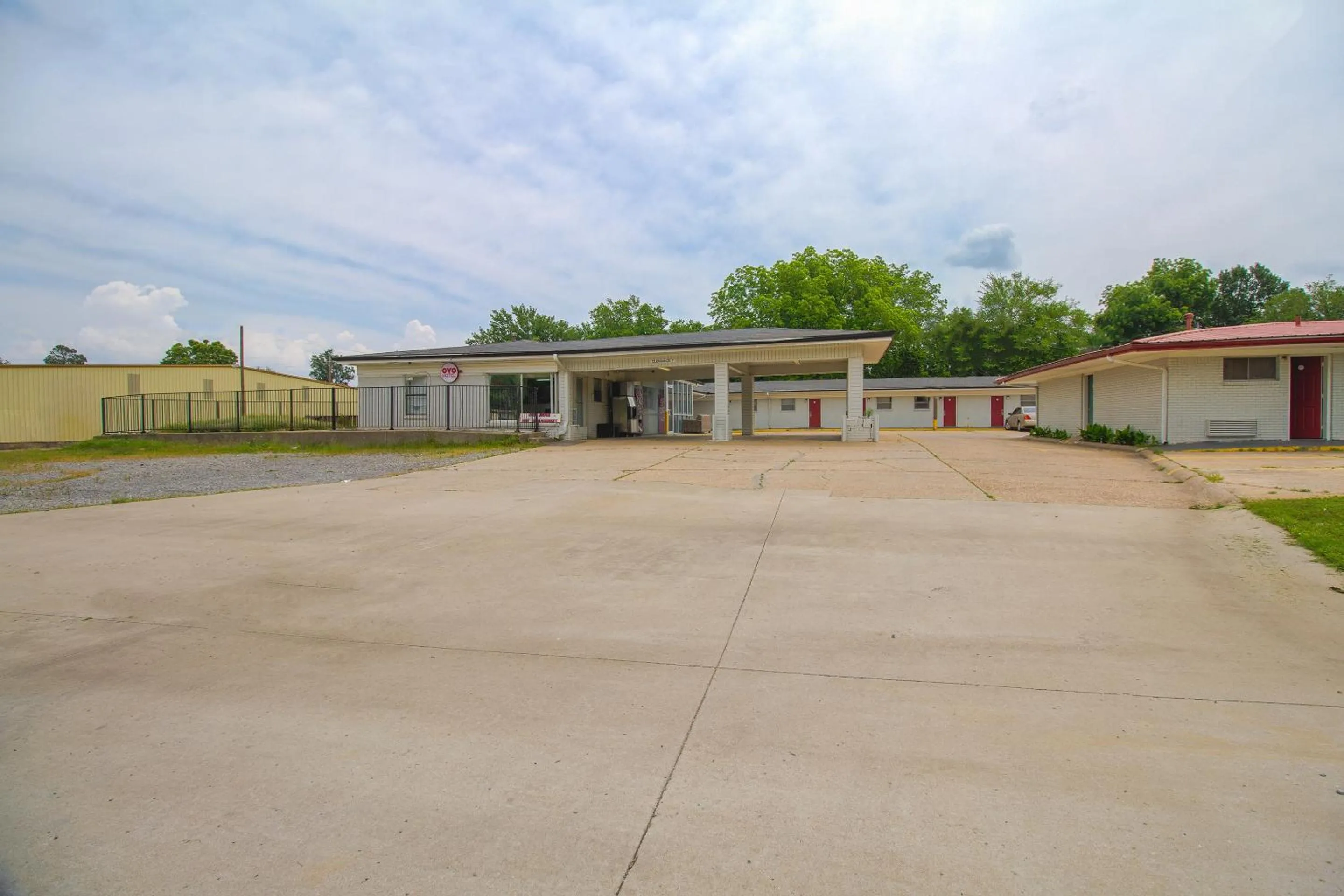 Facade/entrance in OYO Hotel McAlester OK S Main St