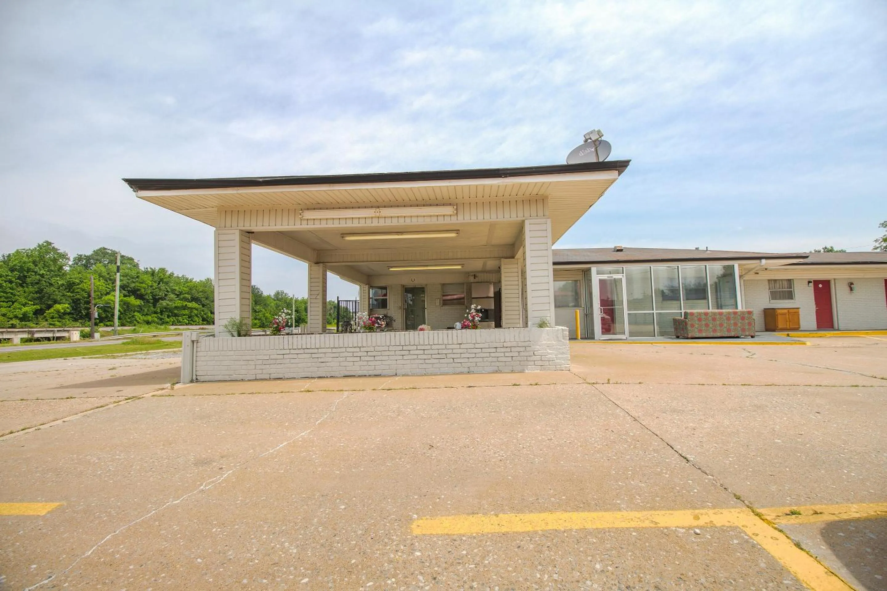 Facade/entrance in OYO Hotel McAlester OK S Main St