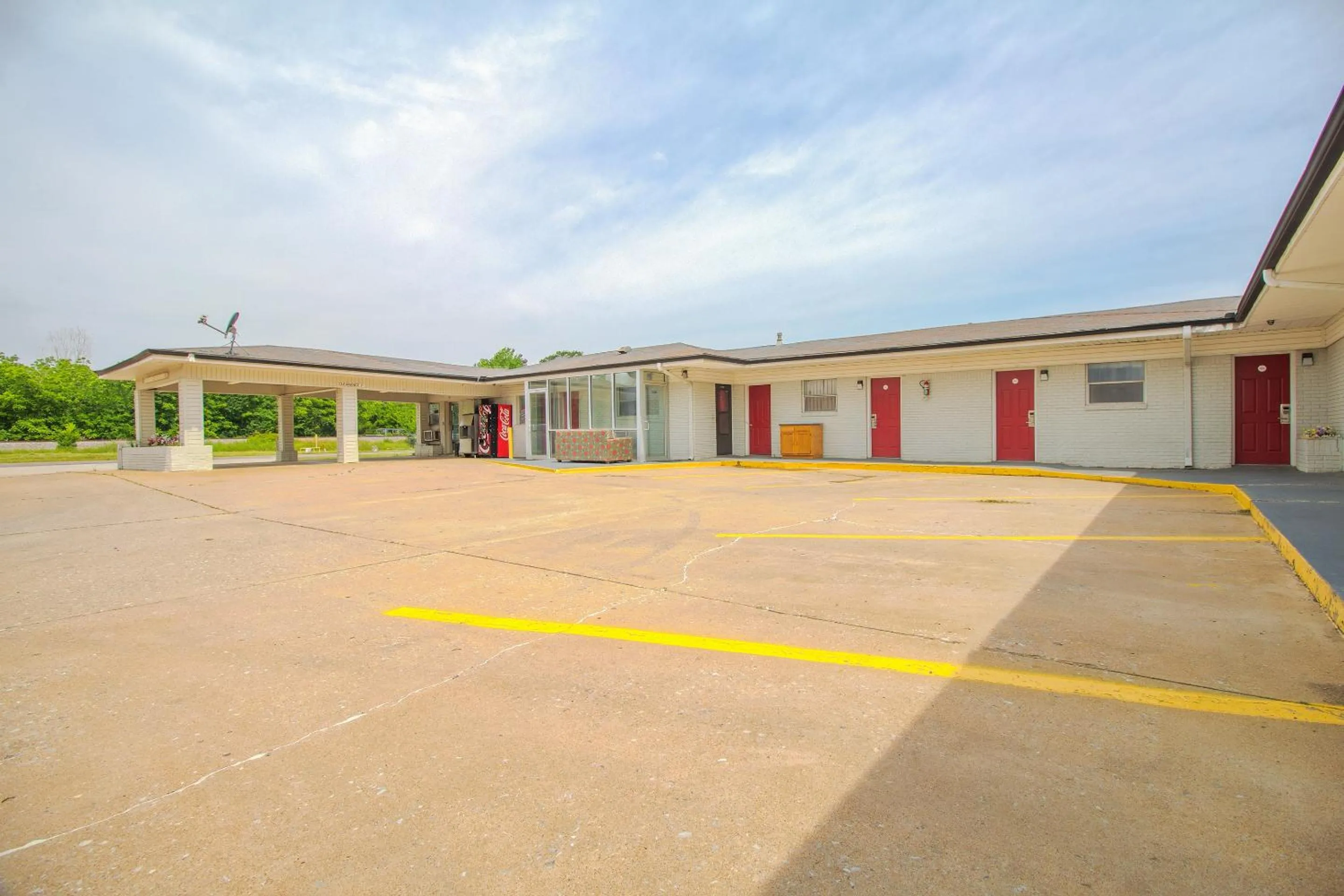 Facade/entrance in OYO Hotel McAlester OK S Main St