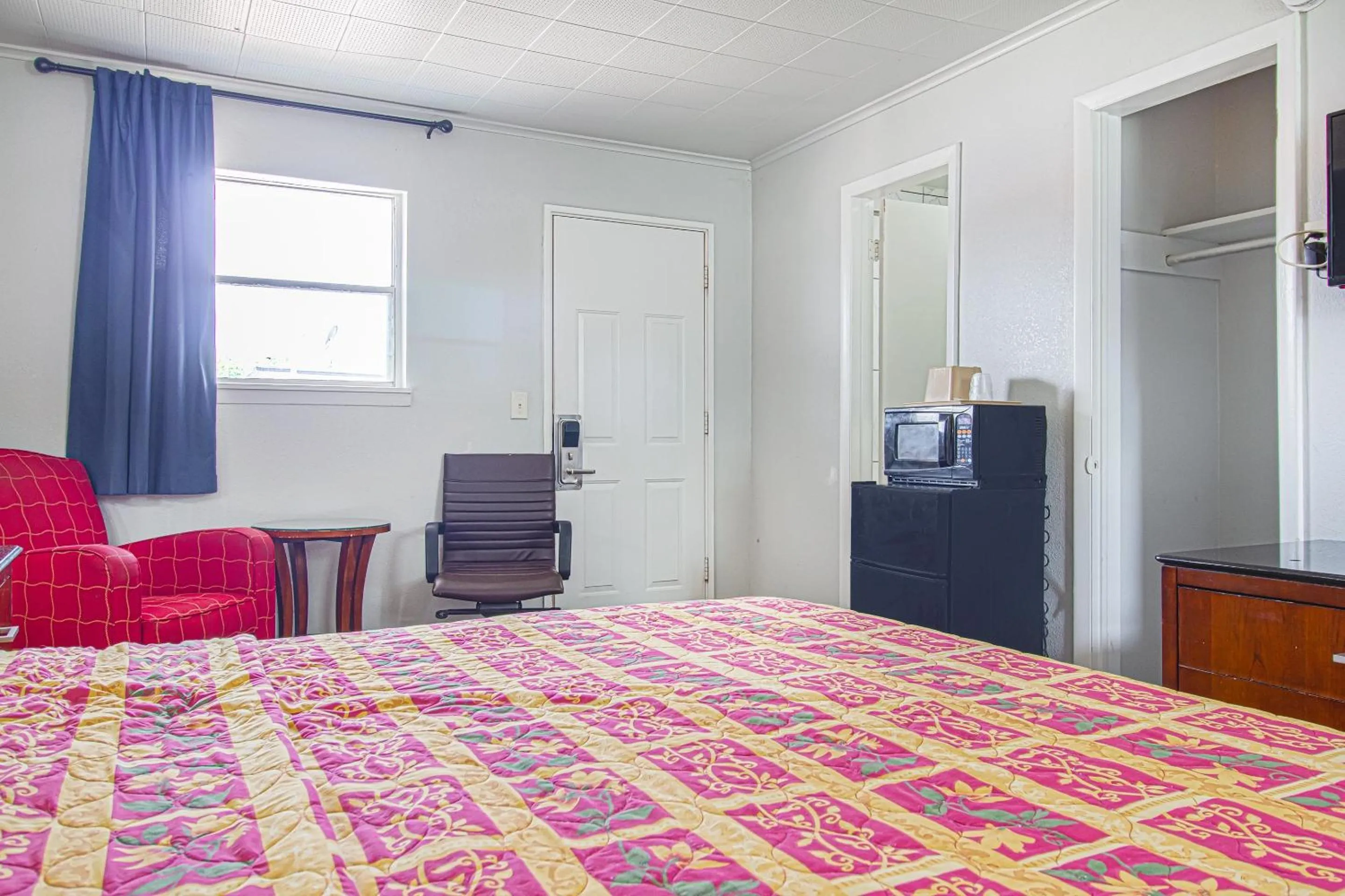 Bedroom, Bed in OYO Hotel McAlester OK S Main St