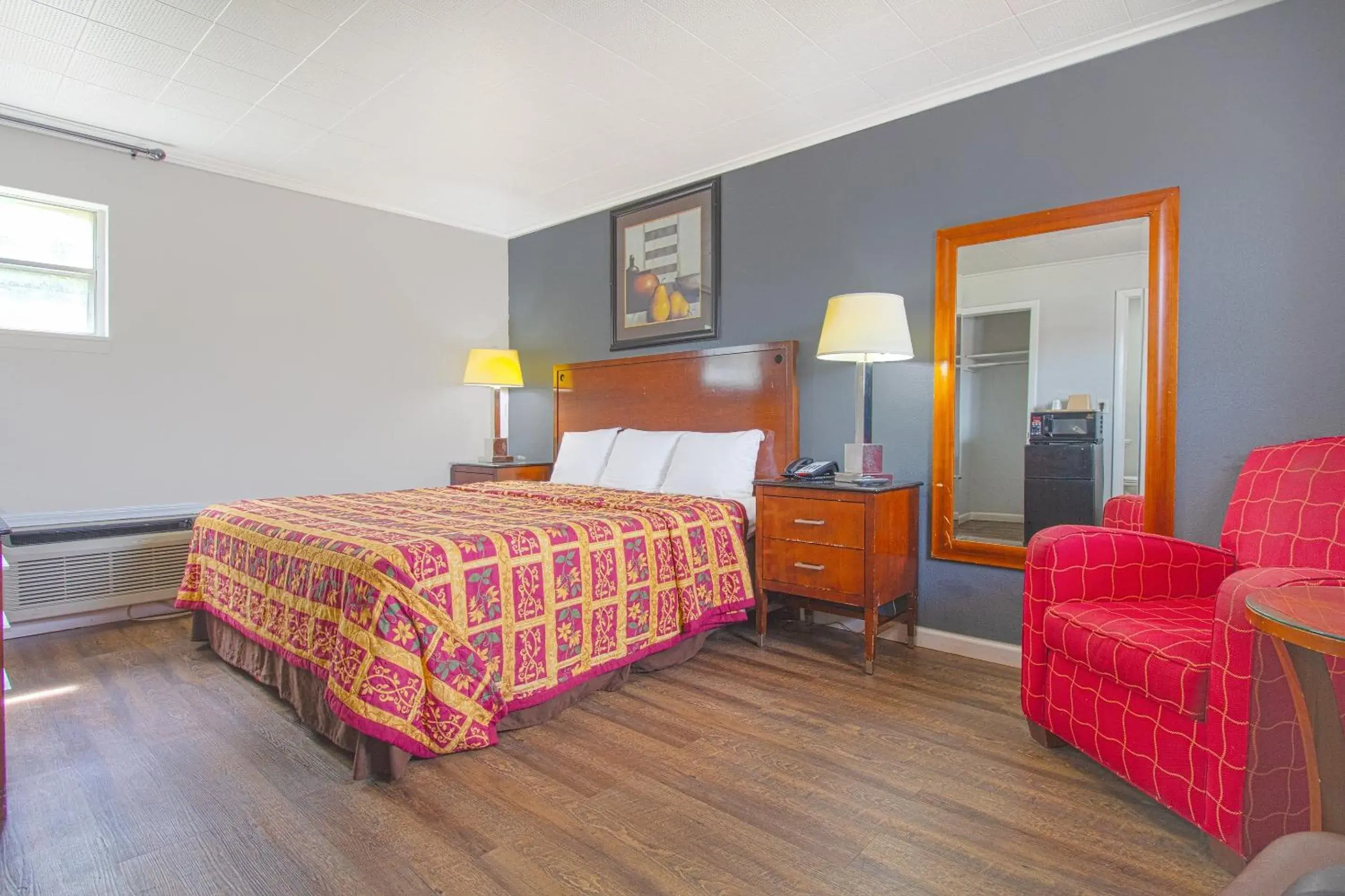 King Bed in OYO Hotel McAlester OK S Main St King Bed in OYO Hotel McAlester OK S Main St