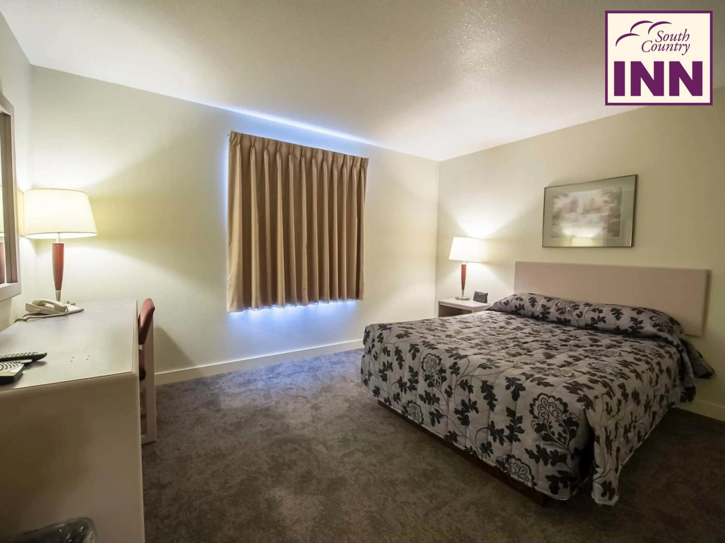 Photo of the whole room, Bed in South Country Inn