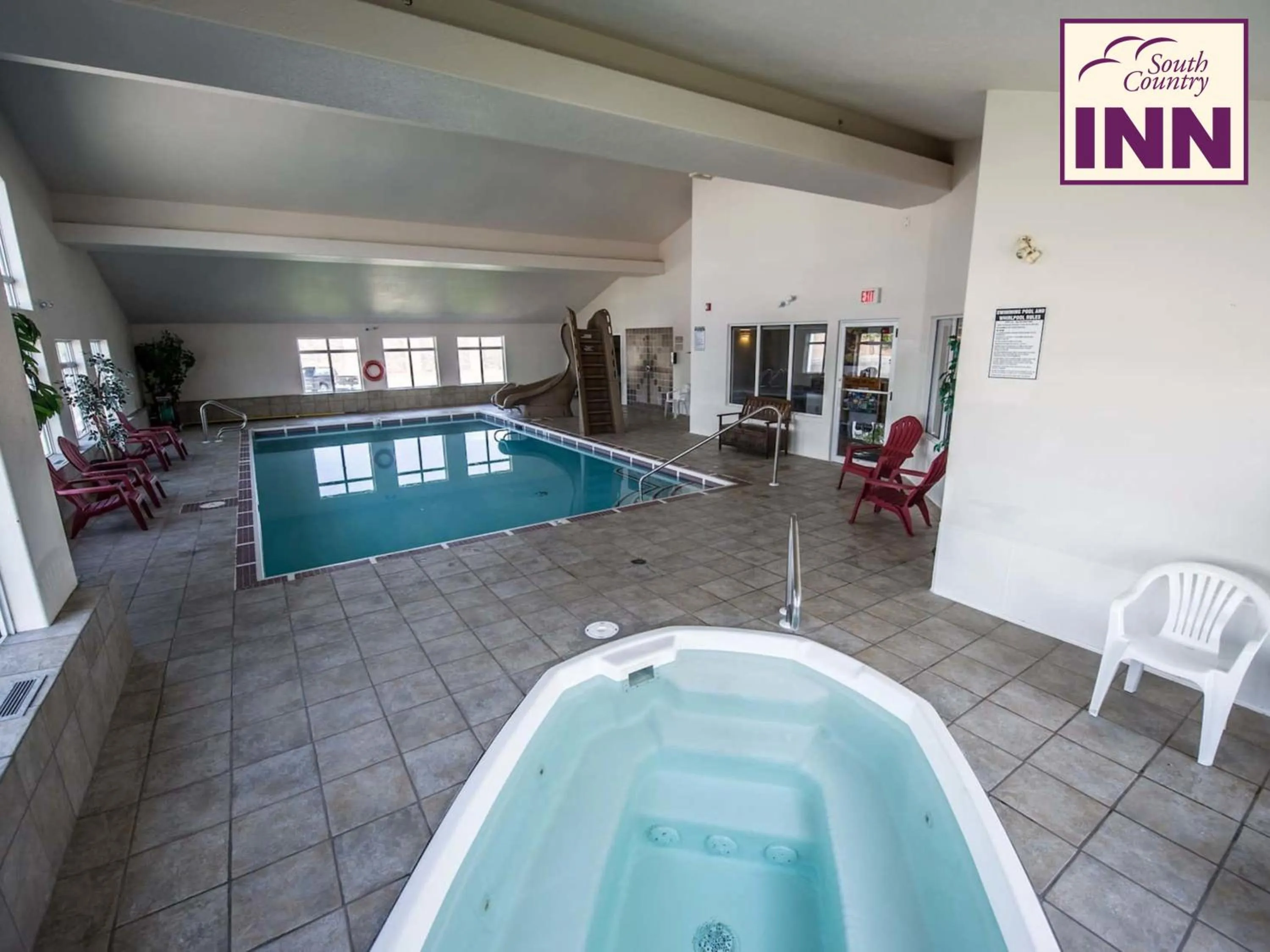 Swimming pool in South Country Inn