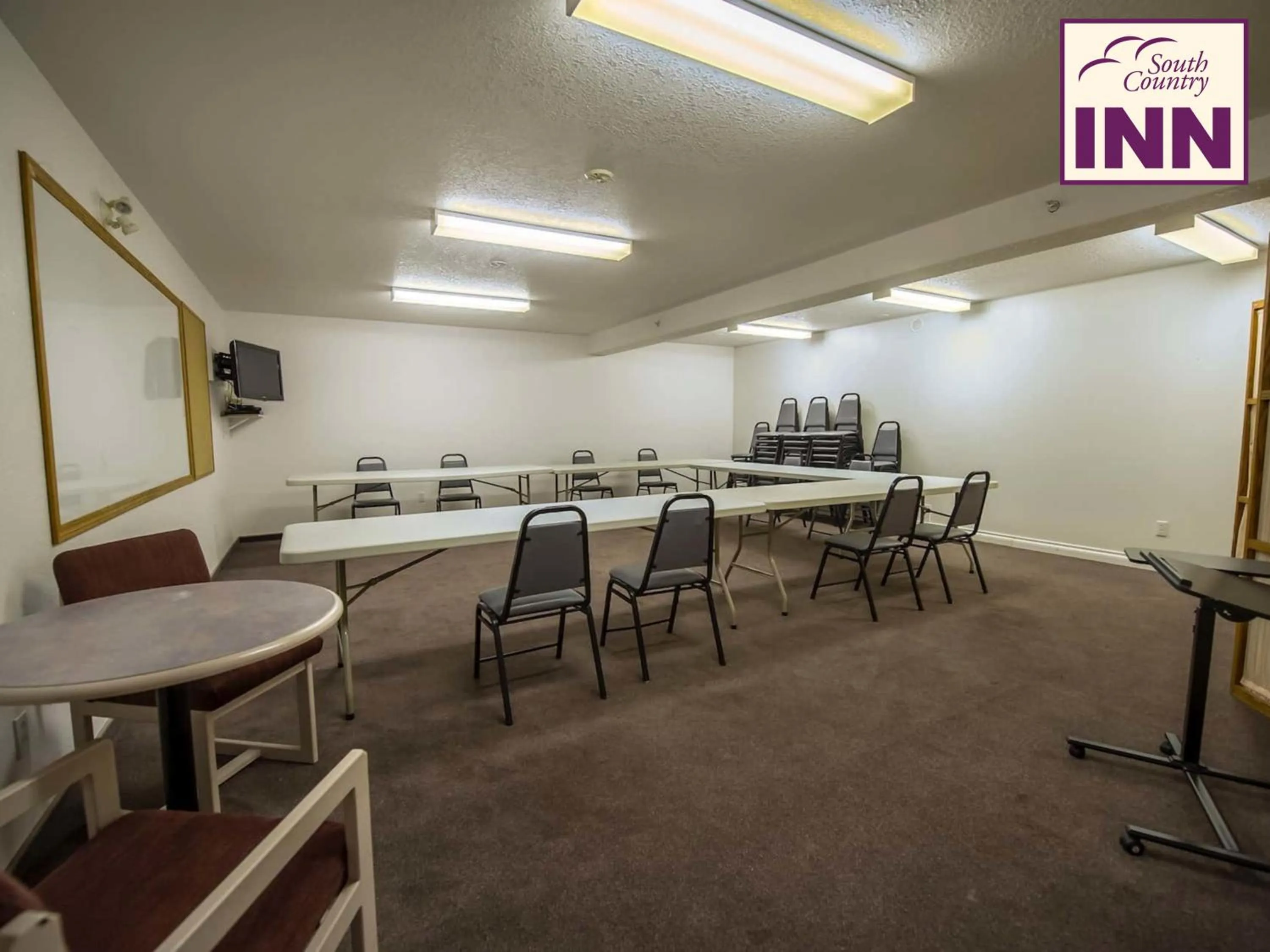 Meeting/conference room in South Country Inn