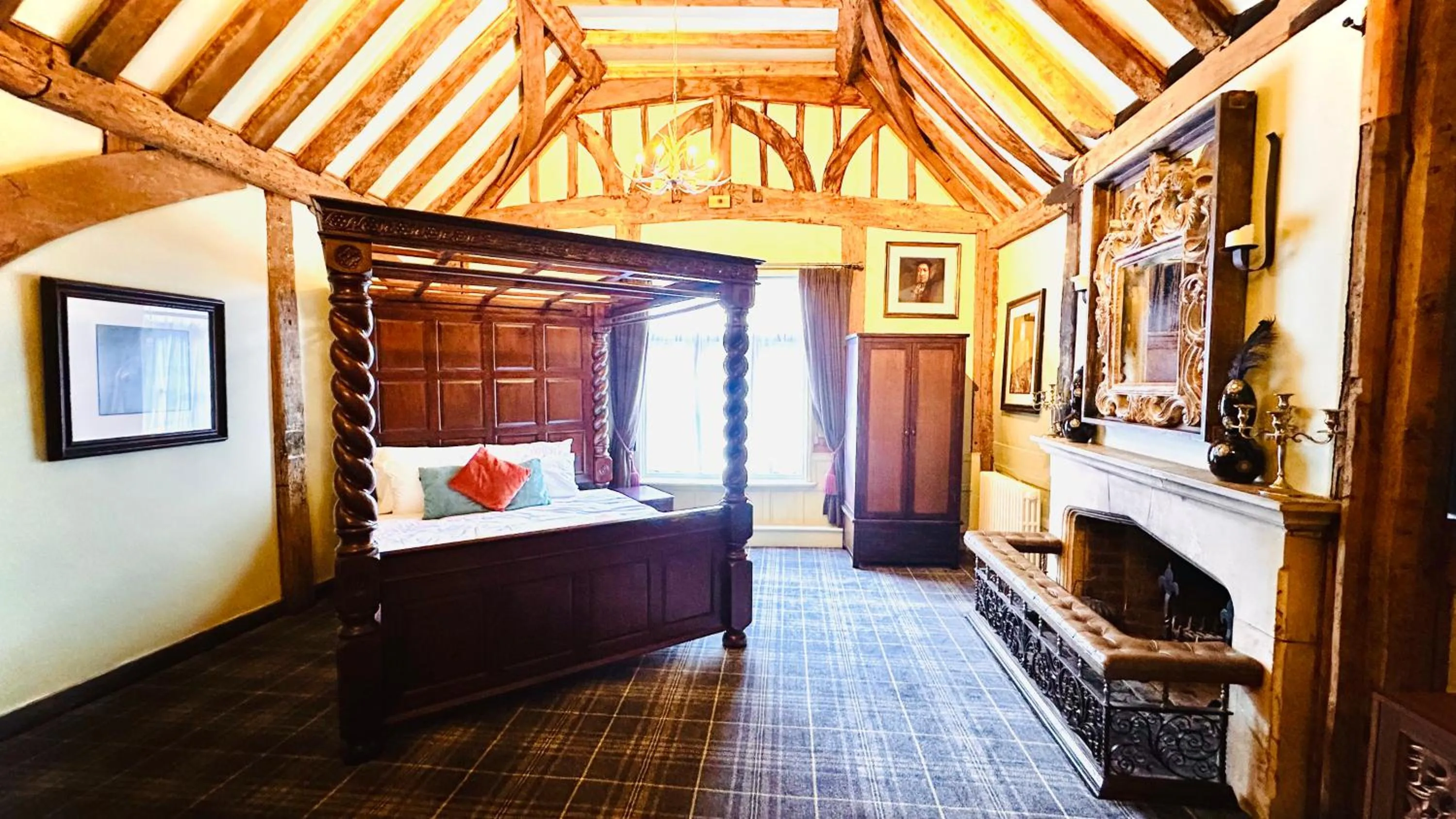 Bed in The Ostrich Inn Colnbrook London Heathrow