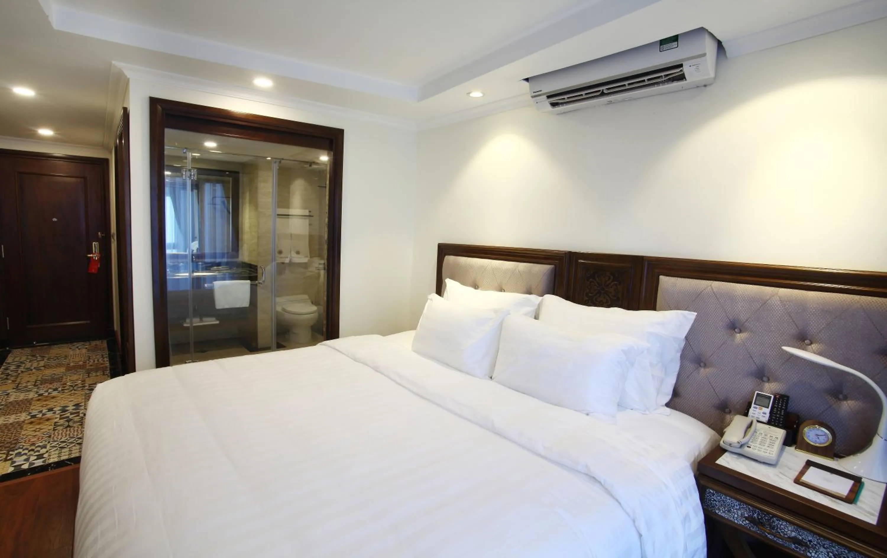 Bathroom, Bed in Paris Boutique Hotel Sapa