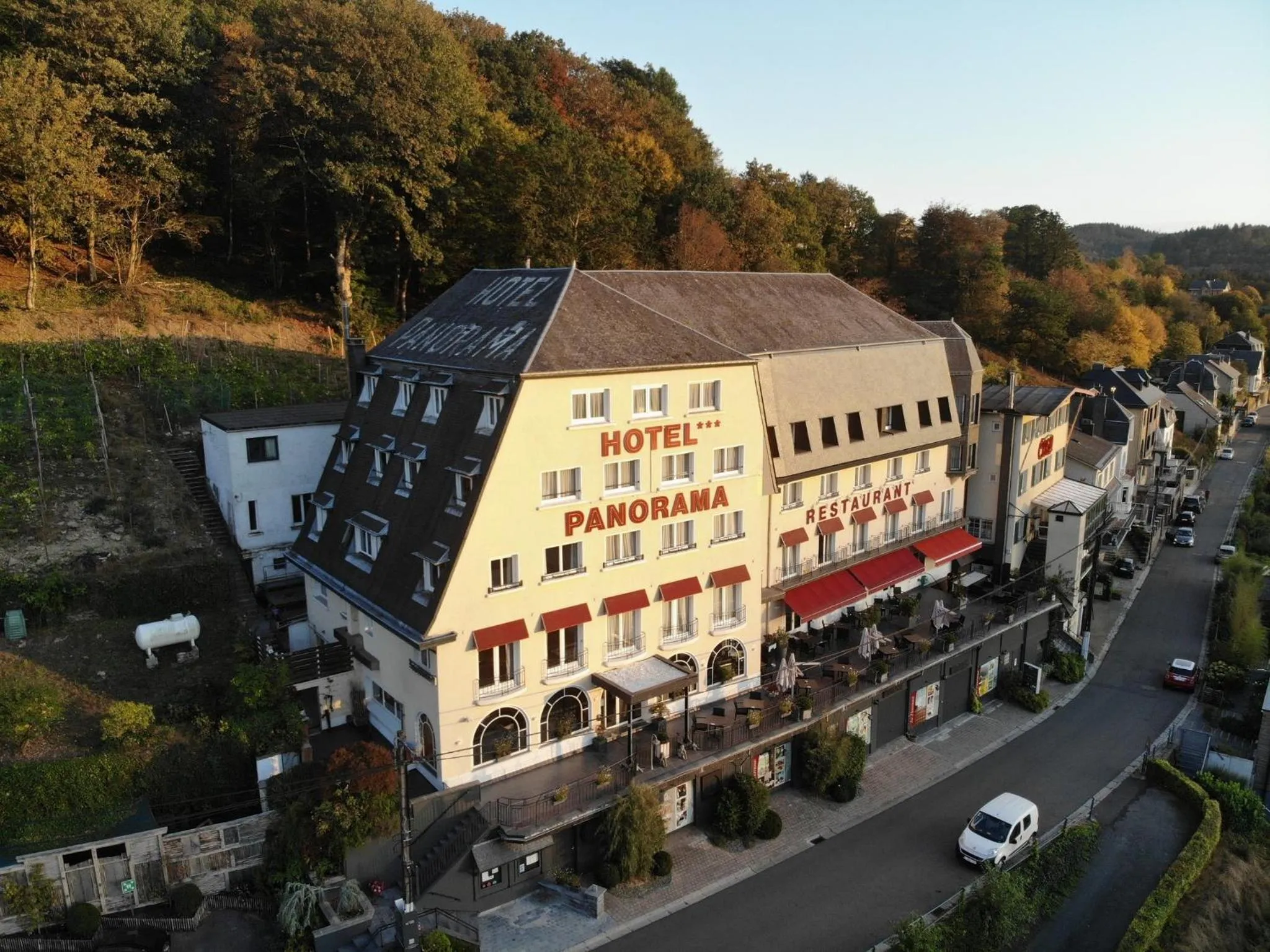 Property building in Hôtel Panorama - Vue exceptionnelle sur la Semois