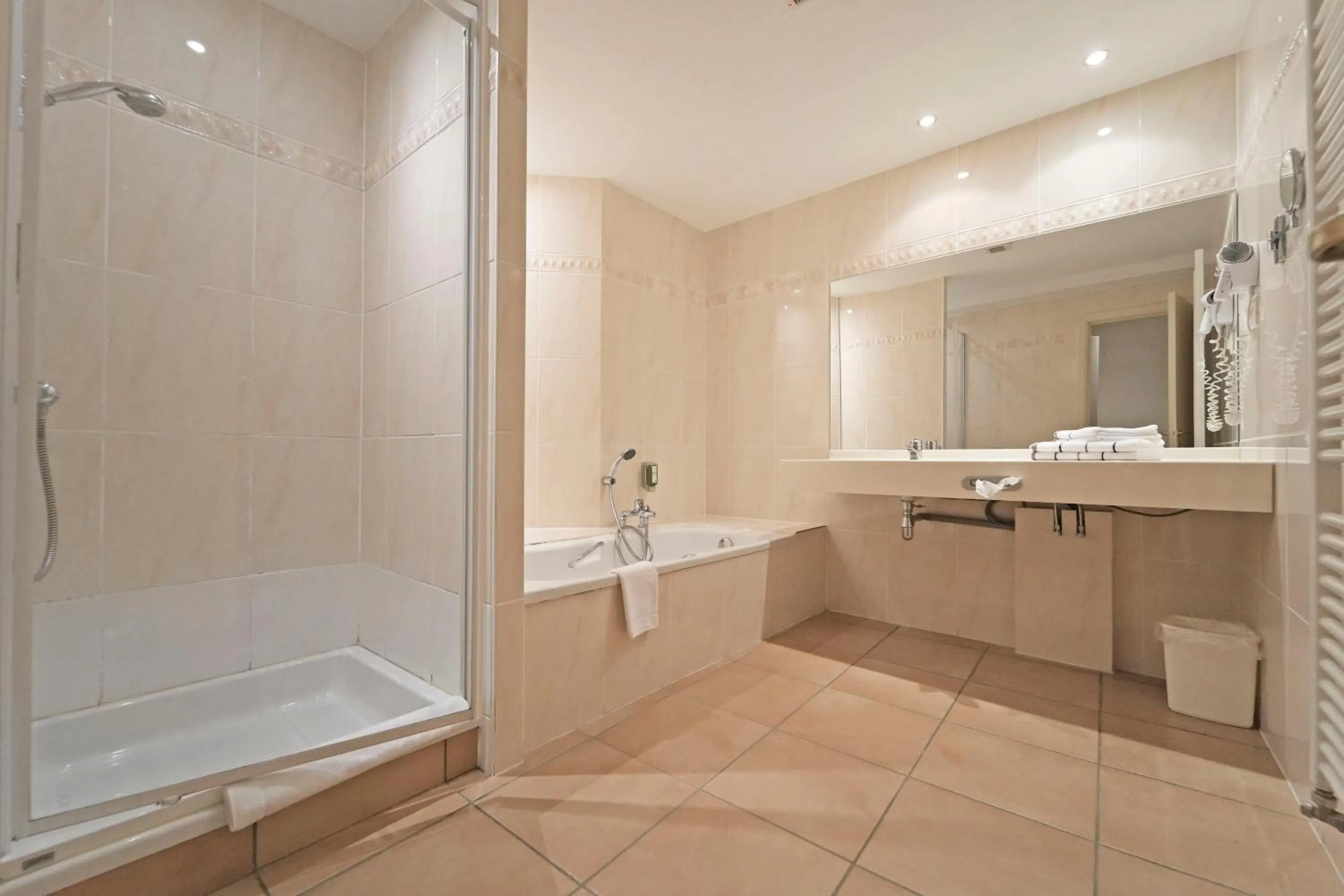 Queen Room with Balcony in Hôtel Panorama - Vue exceptionnelle sur la Semois